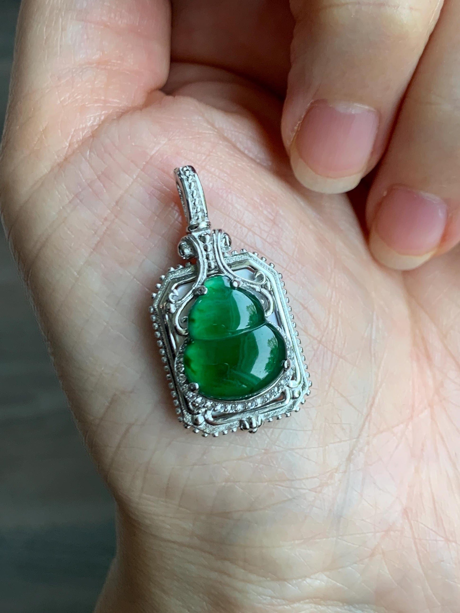 Natural Grade A Guatemalan Icy Translucent Vibrant Green Jade Jadeite Gourd Hulu Pendant Sterling Silver Mother of Pearl 天然冰危绿翡翠葫芦贝母吊坠DWG120