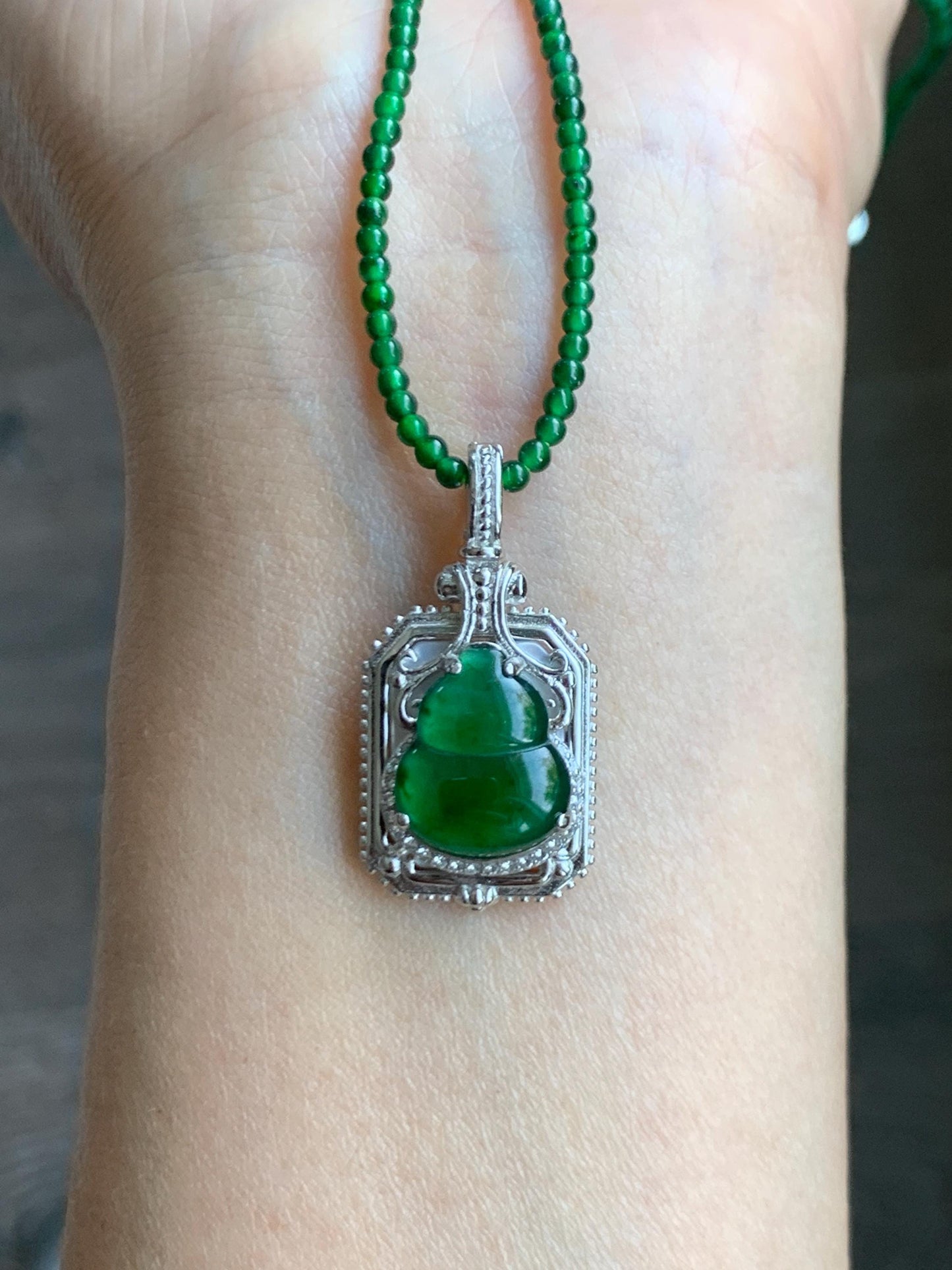 Natural Grade A Guatemalan Icy Translucent Vibrant Green Jade Jadeite Gourd Hulu Pendant Sterling Silver Mother of Pearl 天然冰危绿翡翠葫芦贝母吊坠DWG120