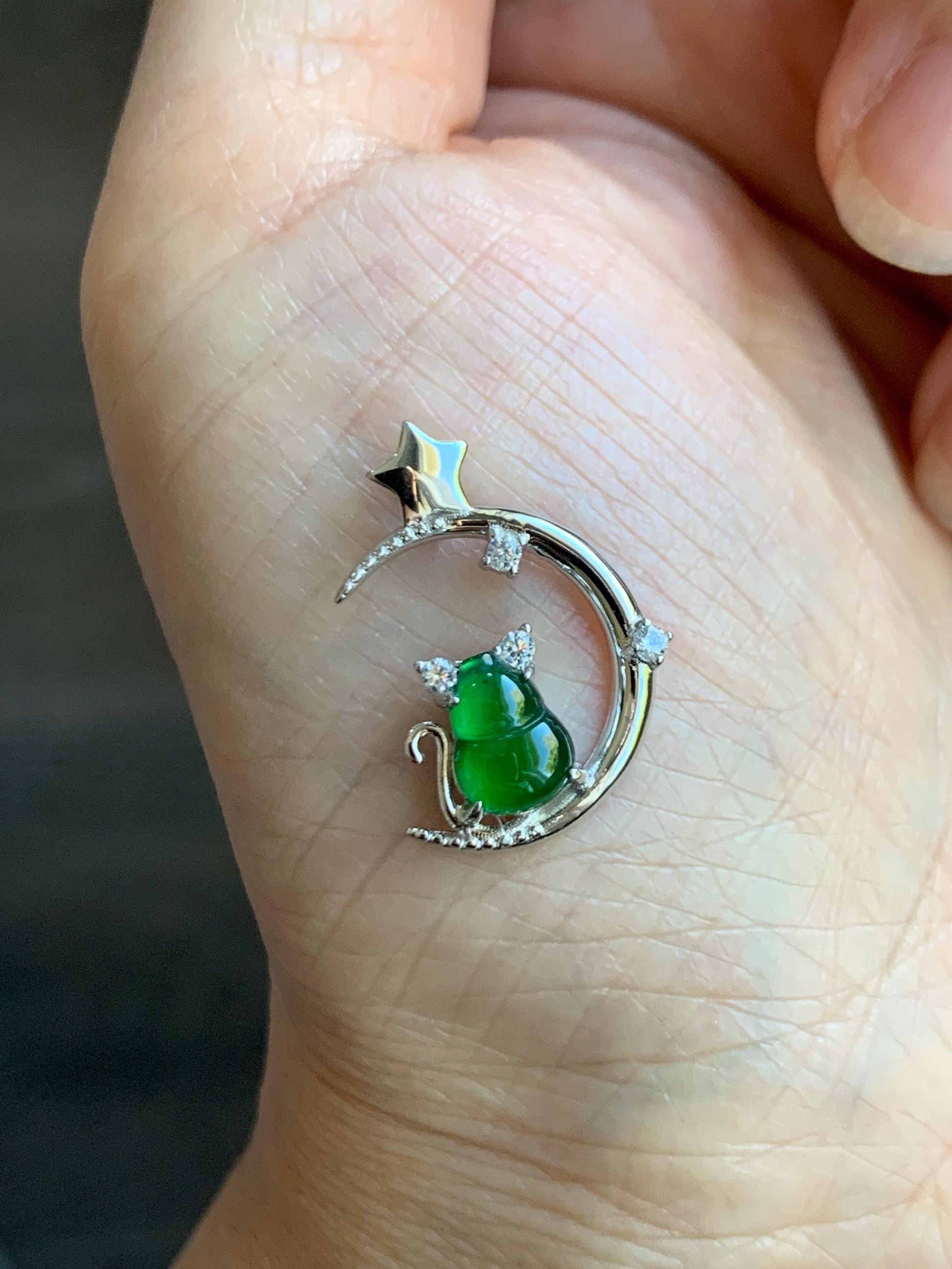 Natural Grade A Guatemalan Icy Translucent Vibrant Green Jade Jadeite Gourd Cat Crescent Moon Pendant Sterling Silver 天然冰危绿葫芦翡翠猫咪月亮吊坠 YLM74