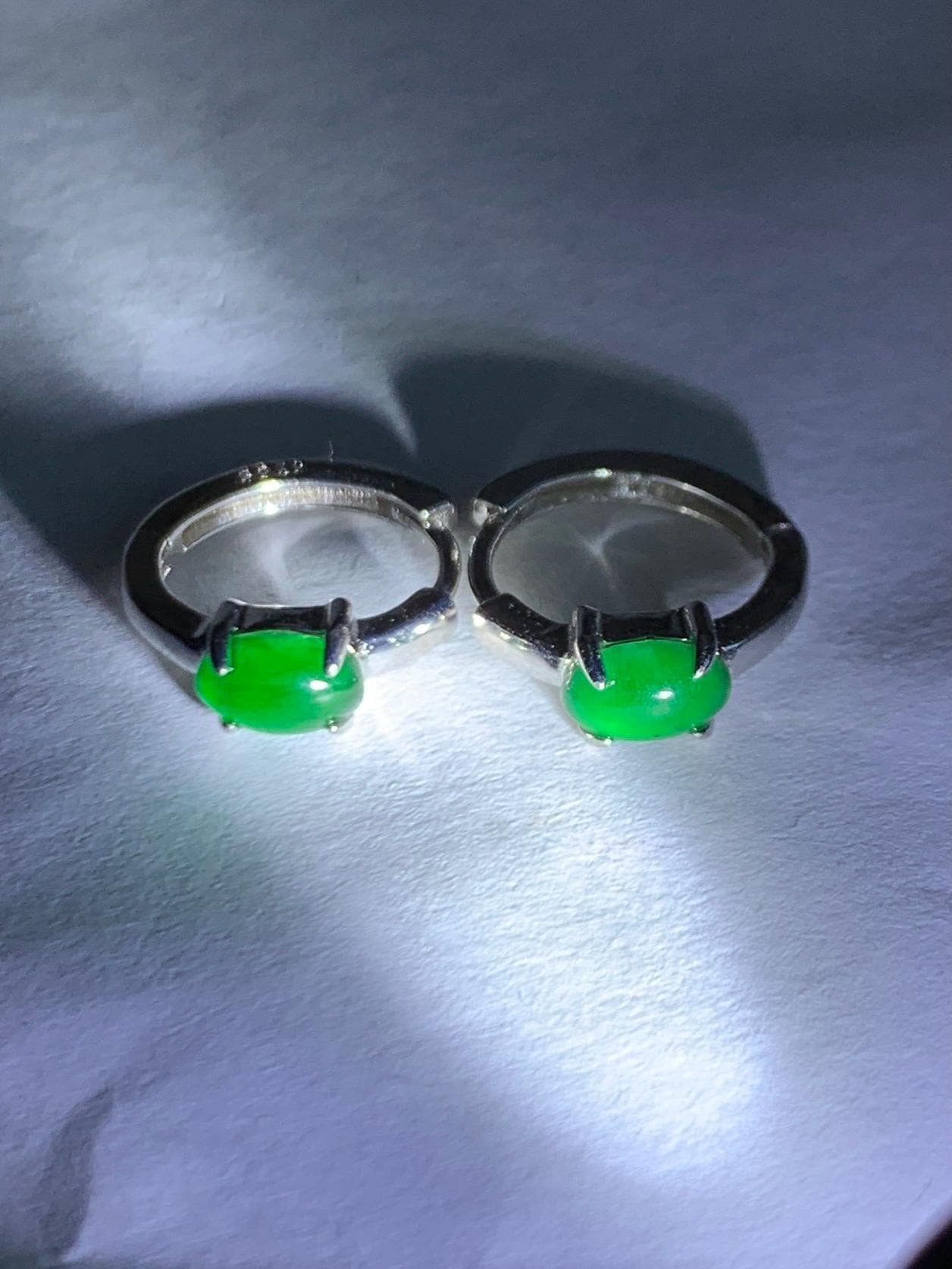 Natural Grade A Guatemalan Icy Translucent Vibrant Green Jade Jadeite Hoop Huggie Earrings Sterling Silver 天然冰危绿翡翠椭圆银镶耳包 TYBB66