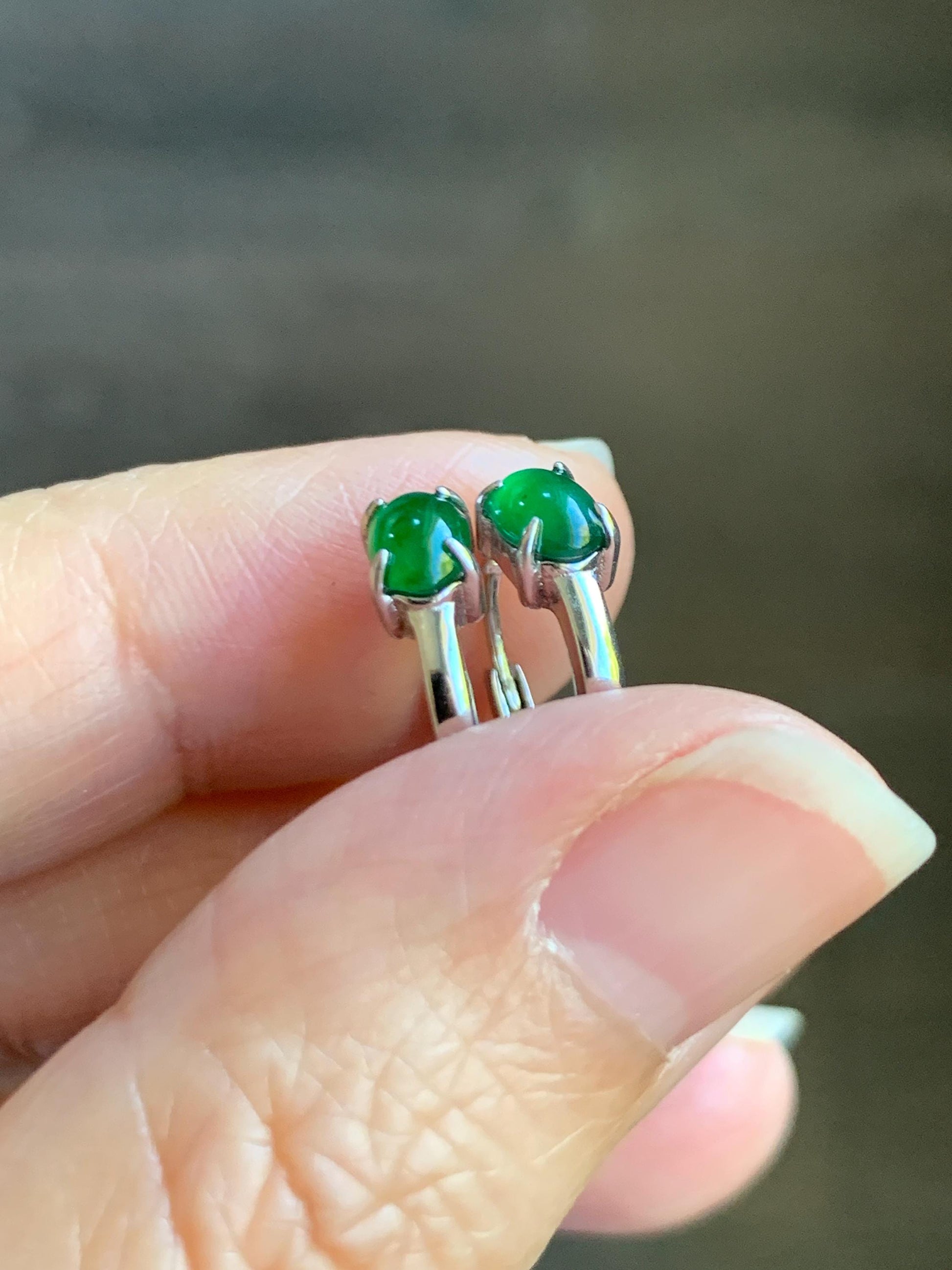 Natural Grade A Guatemalan Icy Translucent Vibrant Green Jade Jadeite Hoop Huggie Earrings Sterling Silver 天然冰危绿翡翠椭圆银镶耳包 TYBB66
