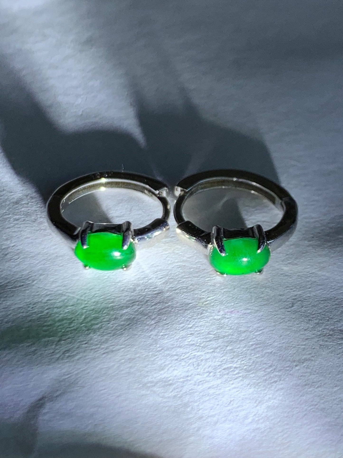 Natural Grade A Guatemalan Icy Translucent Vibrant Green Jade Jadeite Hoop Huggie Earrings Sterling Silver 天然冰危绿翡翠椭圆银镶耳包 TYBB66