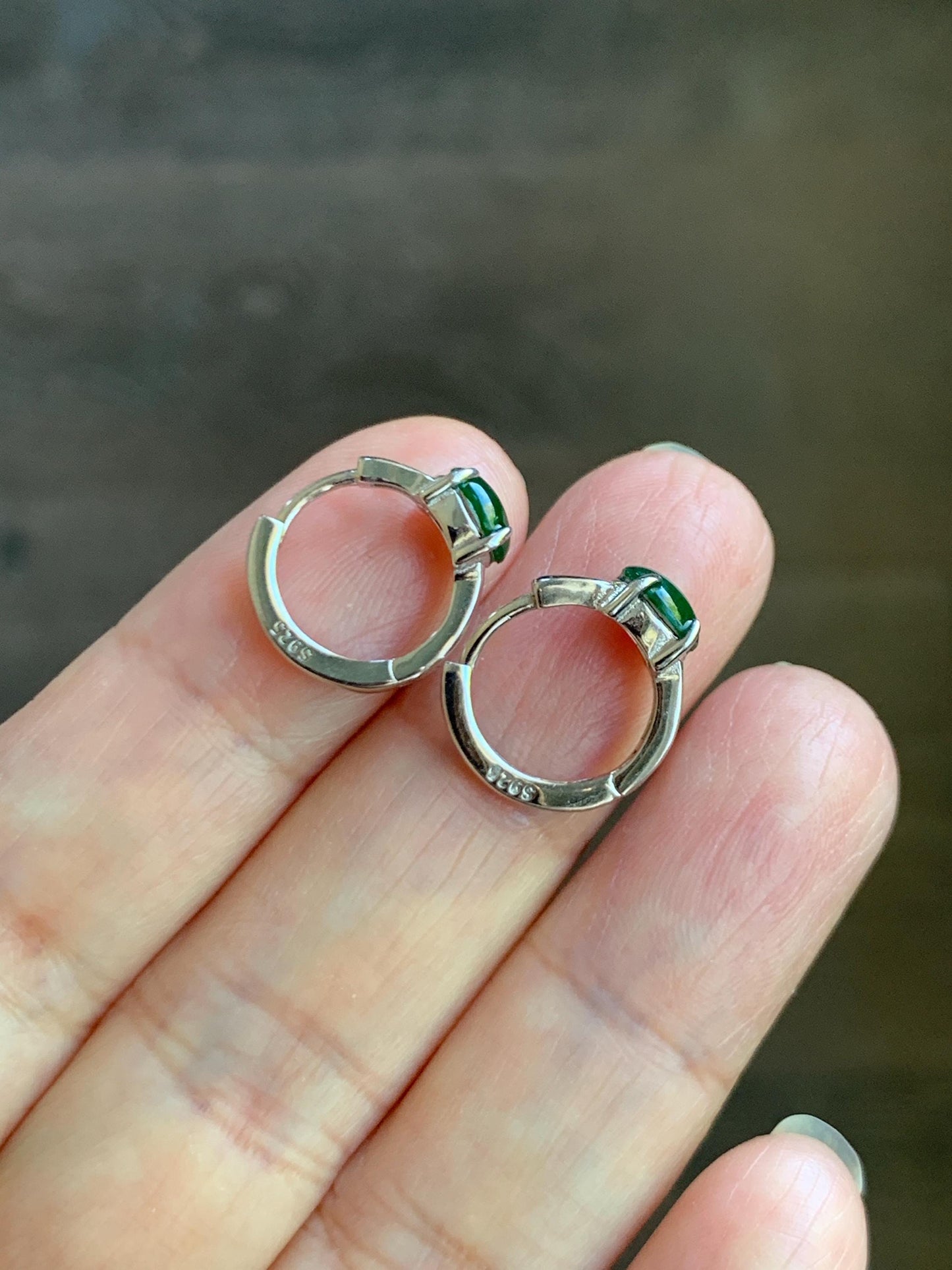 Natural Grade A Guatemalan Icy Translucent Vibrant Green Jade Jadeite Hoop Huggie Earrings Sterling Silver 天然冰危绿翡翠椭圆银镶耳包 TYBB66
