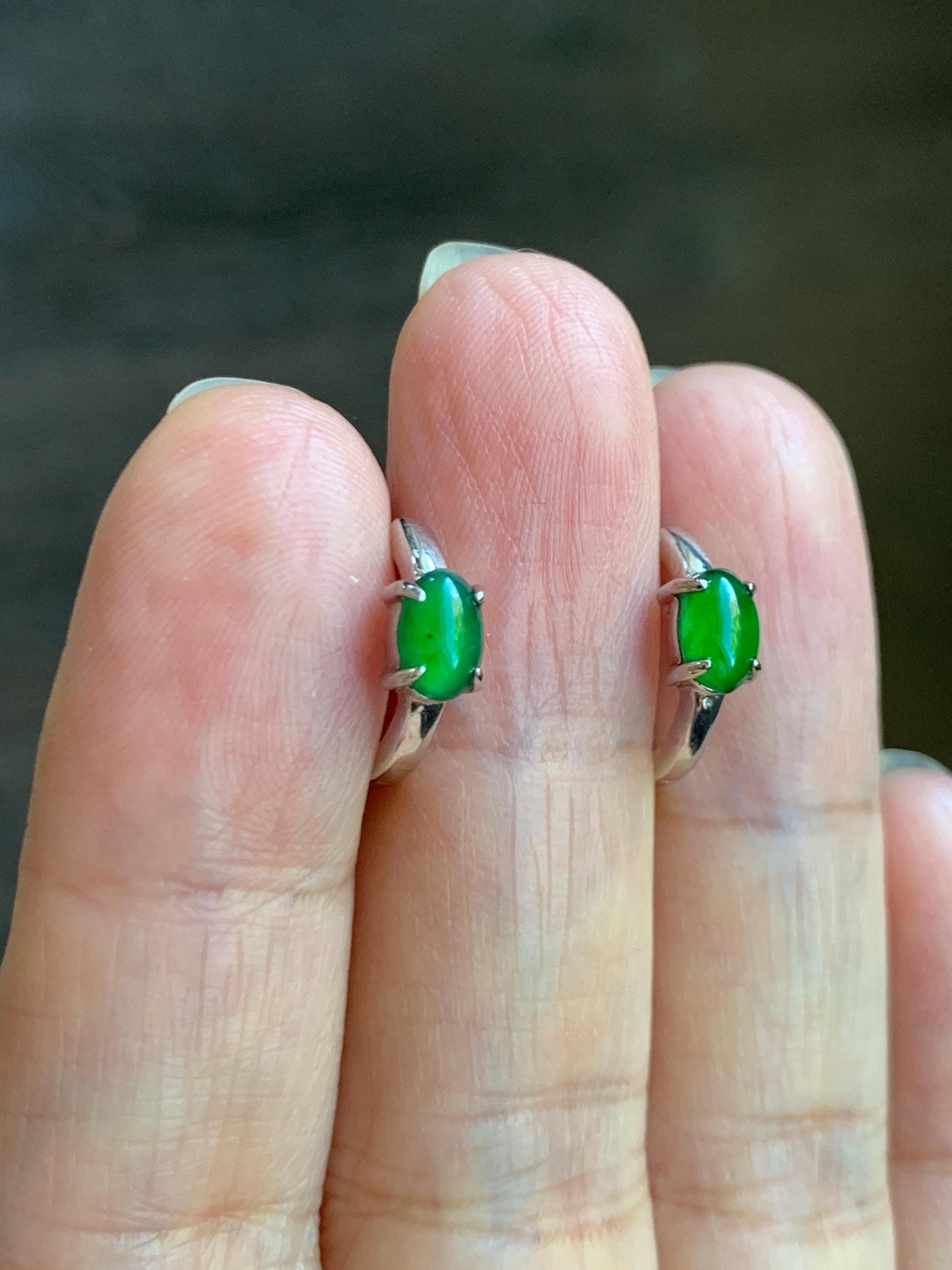 Natural Grade A Guatemalan Icy Translucent Vibrant Green Jade Jadeite Hoop Huggie Earrings Sterling Silver 天然冰危绿翡翠椭圆银镶耳包 TYBB66