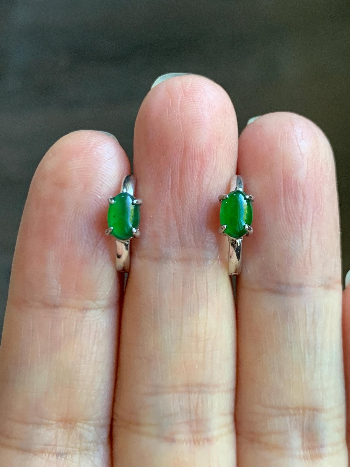 Natural Grade A Guatemalan Icy Translucent Vibrant Green Jade Jadeite Hoop Huggie Earrings Sterling Silver 天然冰危绿翡翠椭圆银镶耳包 TYBB66