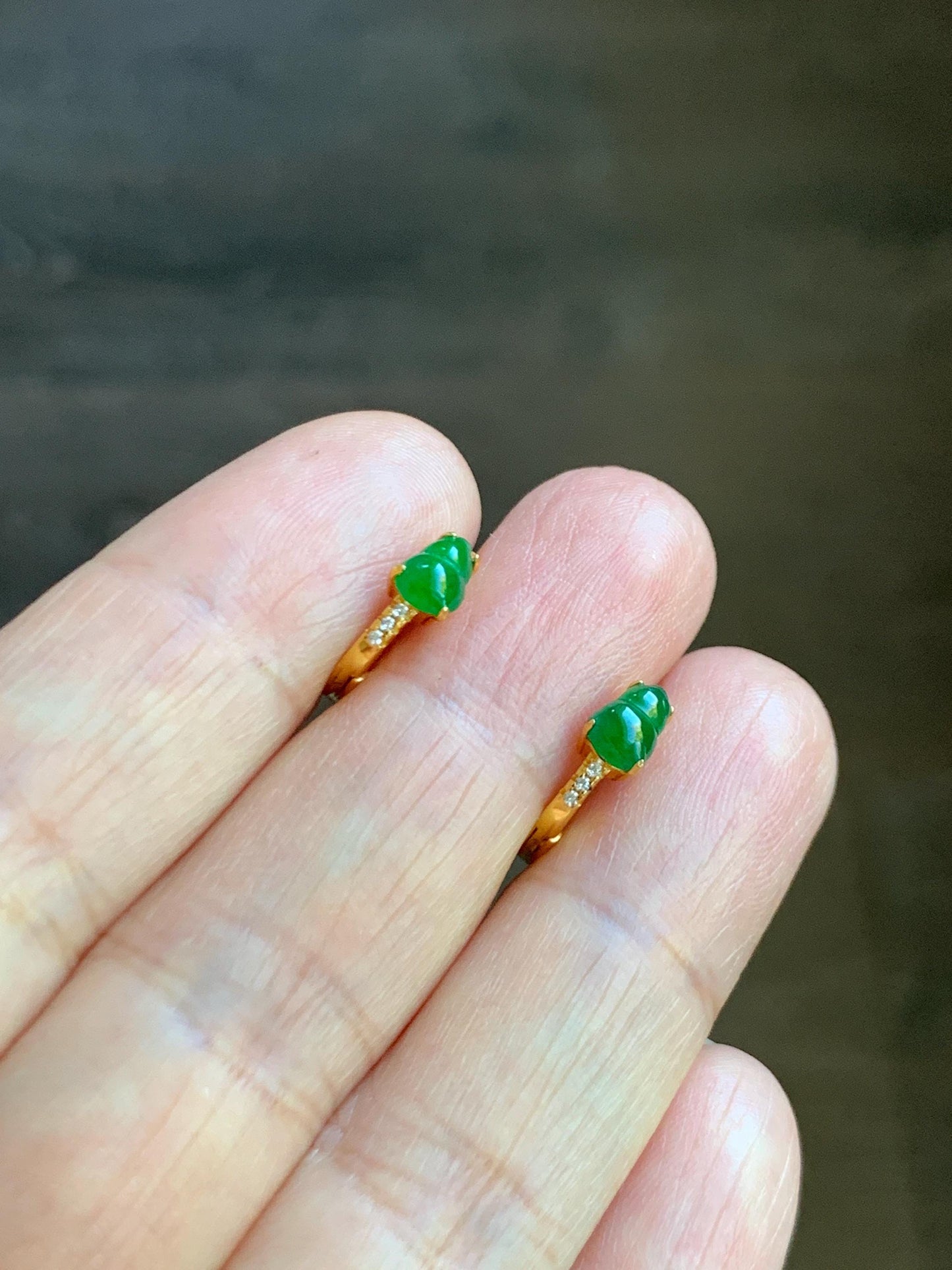 Natural Grade A Guatemalan Icy Translucent Vibrant Green Gourd Jade Jadeite Hoop Earrings Sterling Silver Yellow Gold 天然冰危绿翡翠葫芦银镶耳包 XHL68A