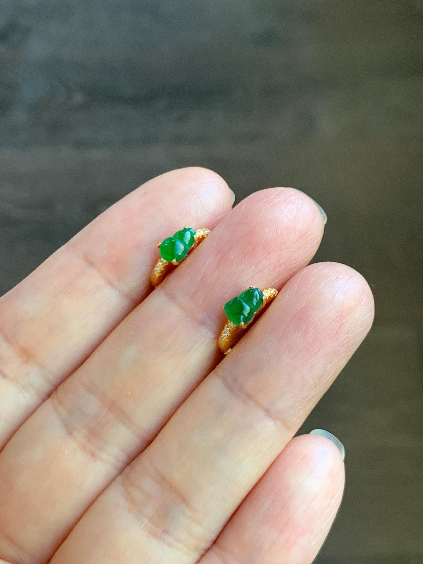 Natural Grade A Guatemalan Icy Translucent Vibrant Green Gourd Jade Jadeite Hoop Earrings Sterling Silver Yellow Gold 天然冰危绿翡翠葫芦银镶耳包 XHL68A