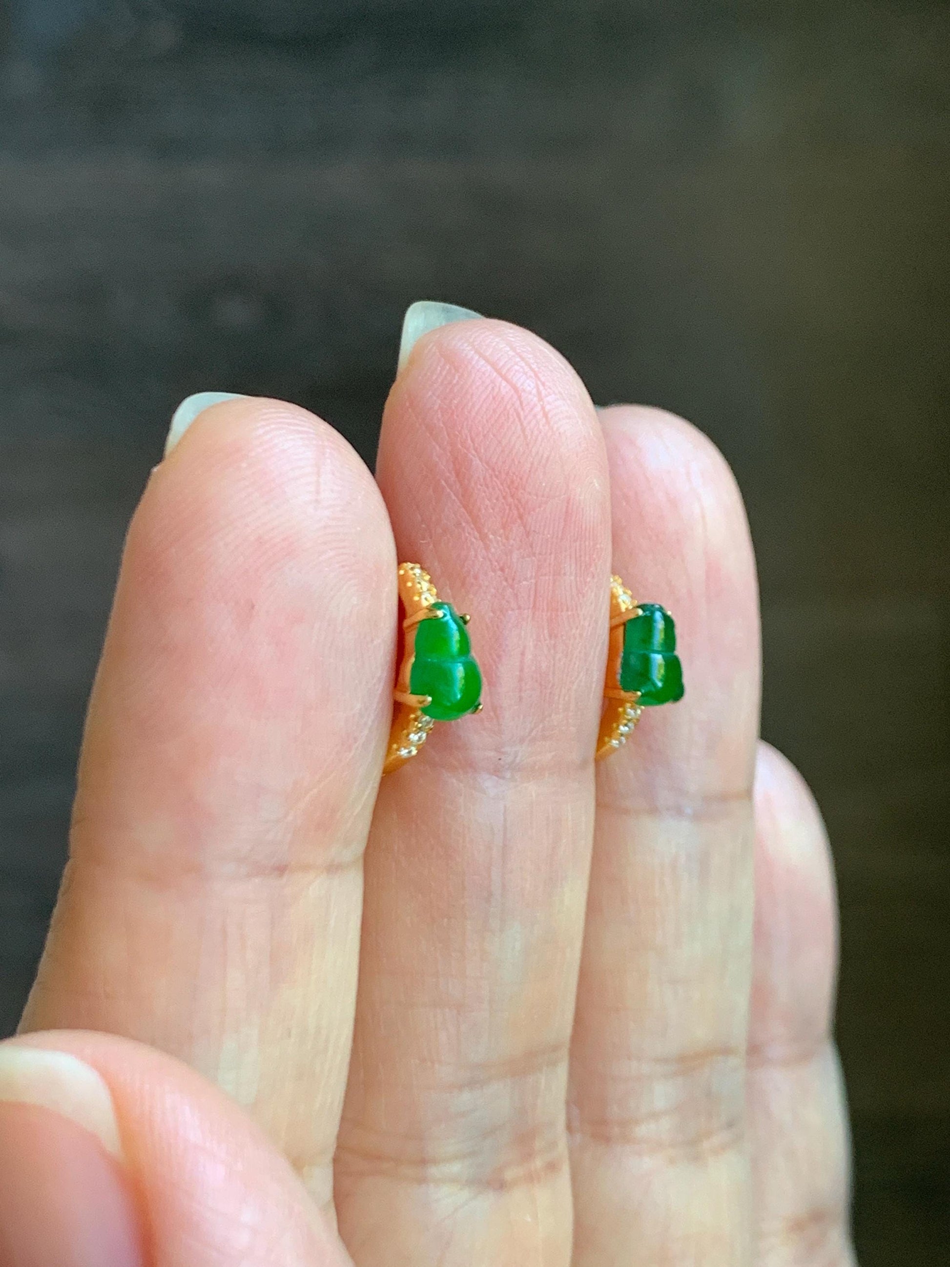 Natural Grade A Guatemalan Icy Translucent Vibrant Green Gourd Jade Jadeite Hoop Earrings Sterling Silver Yellow Gold 天然冰危绿翡翠葫芦银镶耳包 XHL68A