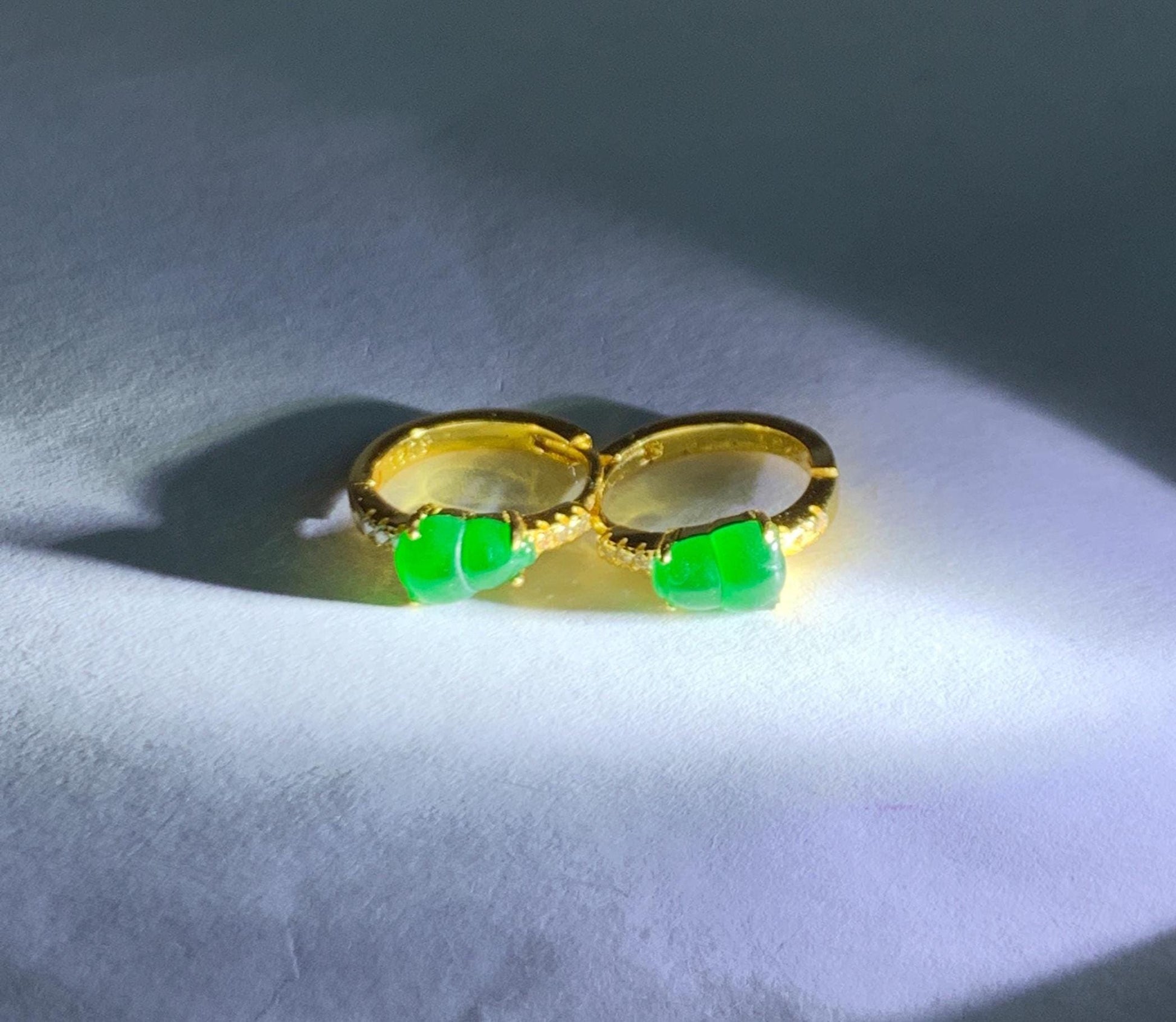 Natural Grade A Guatemalan Icy Translucent Vibrant Green Gourd Jade Jadeite Hoop Earrings Sterling Silver Yellow Gold 天然冰危绿翡翠葫芦银镶耳包 XHL68A