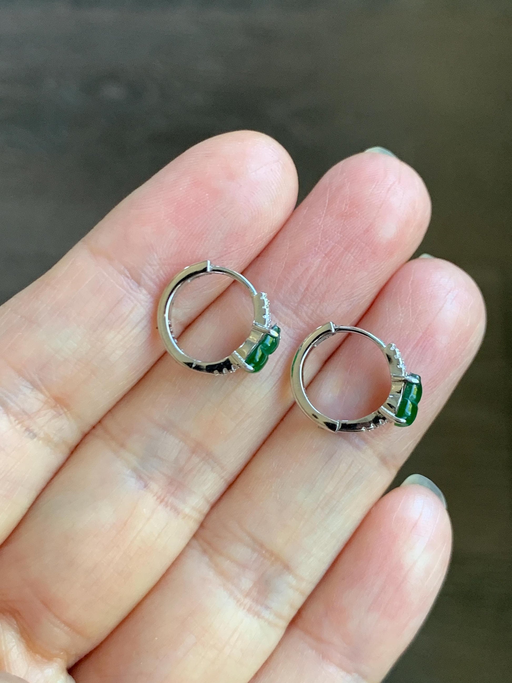 Natural Grade A Guatemalan Icy Translucent Vibrant Green Gourd Jade Jadeite Huggie Hoop Earrings Sterling Silver 天然冰危绿翡翠葫芦银镶耳包 XHL68C