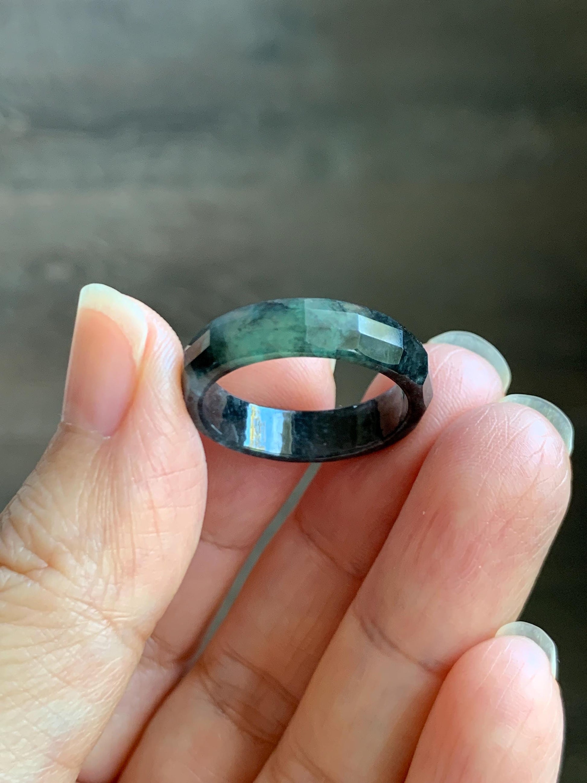 Natural Grade A Guatemalan Icy Highly Translucent Wuji Green Marbled Jade Jadeite Faceted Band Ring Size 8.25 US 天然冰危乌鸡飘绿翡翠切割面戒圈 WWJ220A