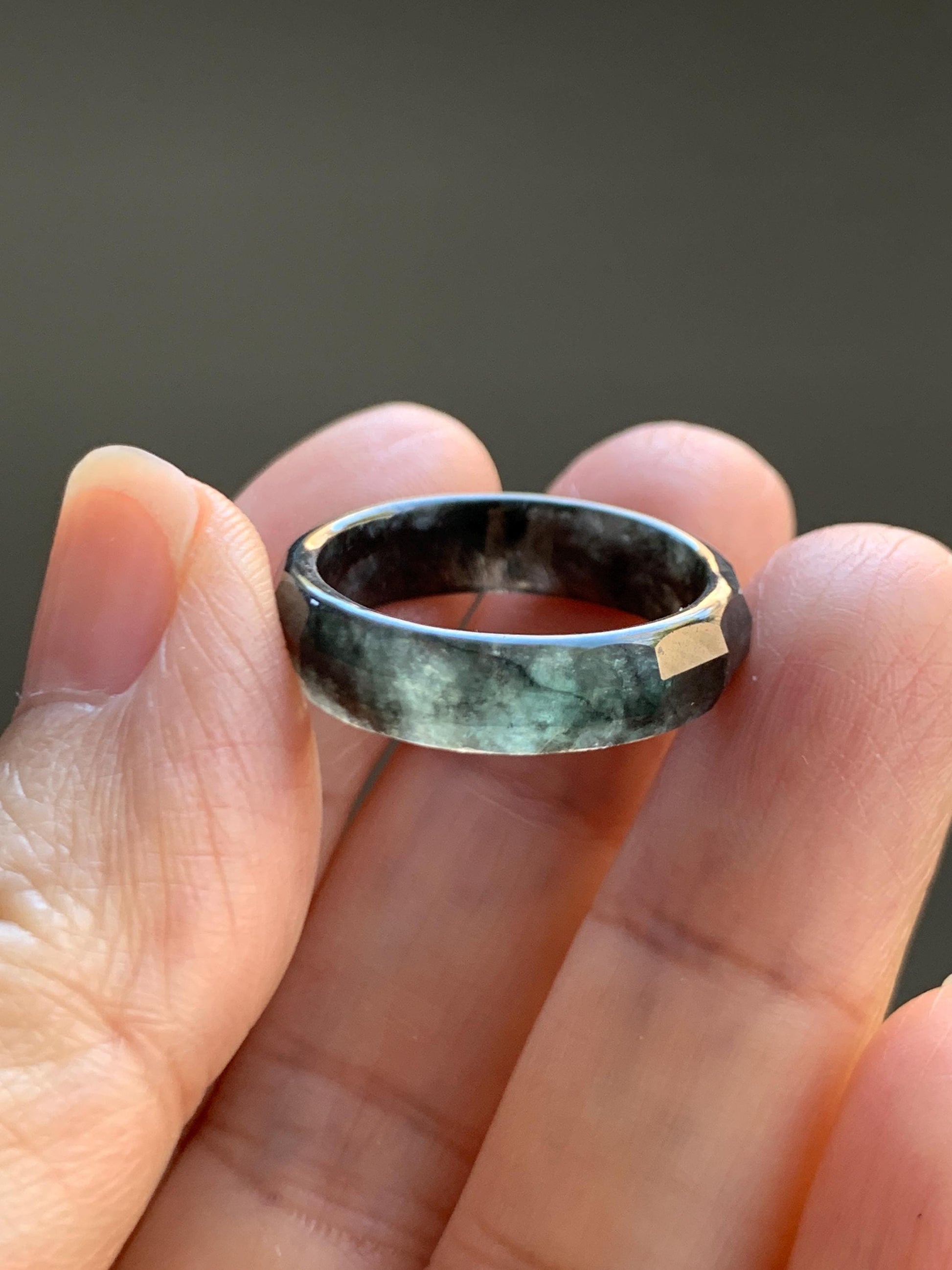 Natural Grade A Guatemalan Icy Highly Translucent Wuji Green Marbled Jade Jadeite Faceted Band Ring Size 8.25 US 天然冰危乌鸡飘绿翡翠切割面戒圈 WWJ220A