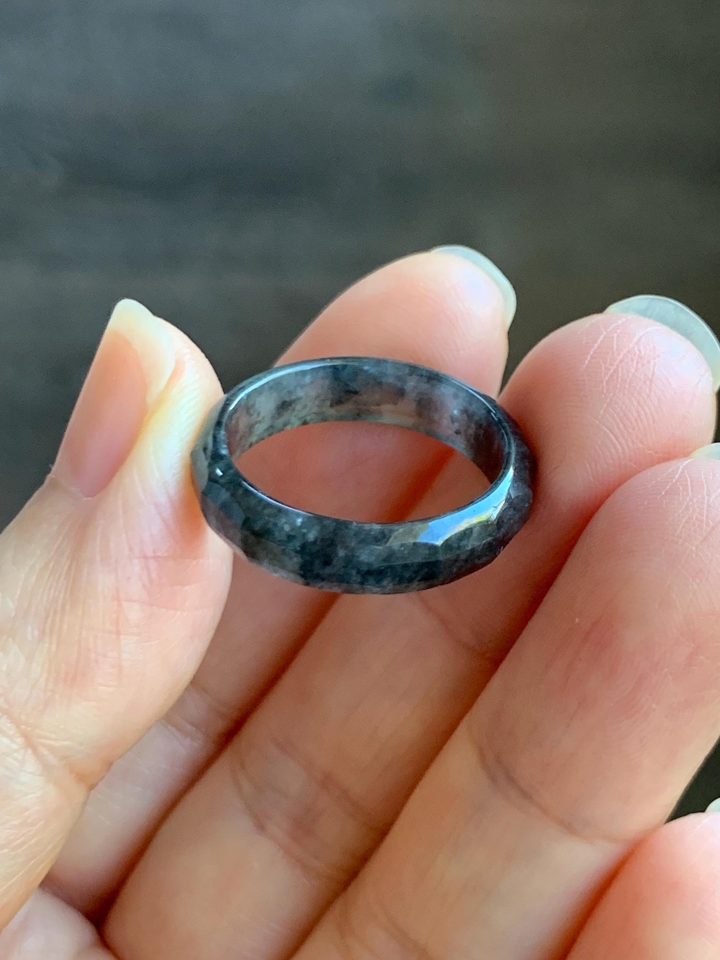 Natural Grade A Guatemalan Icy Highly Translucent Wuji Marbled Jade Jadeite Faceted Band Ring Size 7.5 US 天然冰危乌鸡翡翠切割面戒圈 WWJ220B