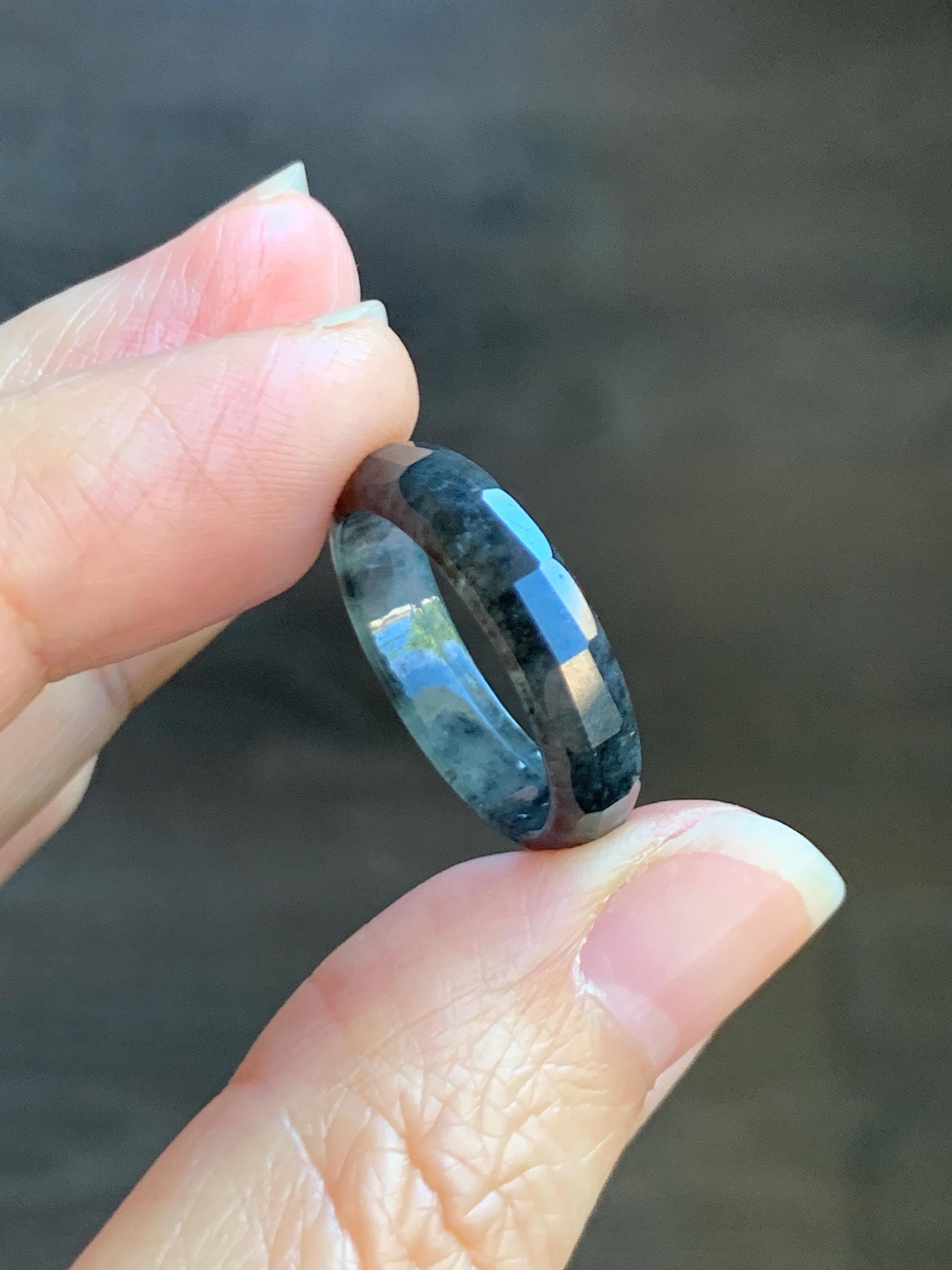 Natural Grade A Guatemalan Icy Highly Translucent Wuji Marbled Jade Jadeite Faceted Band Ring Size 7.5 US 天然冰危乌鸡翡翠切割面戒圈 WWJ220B