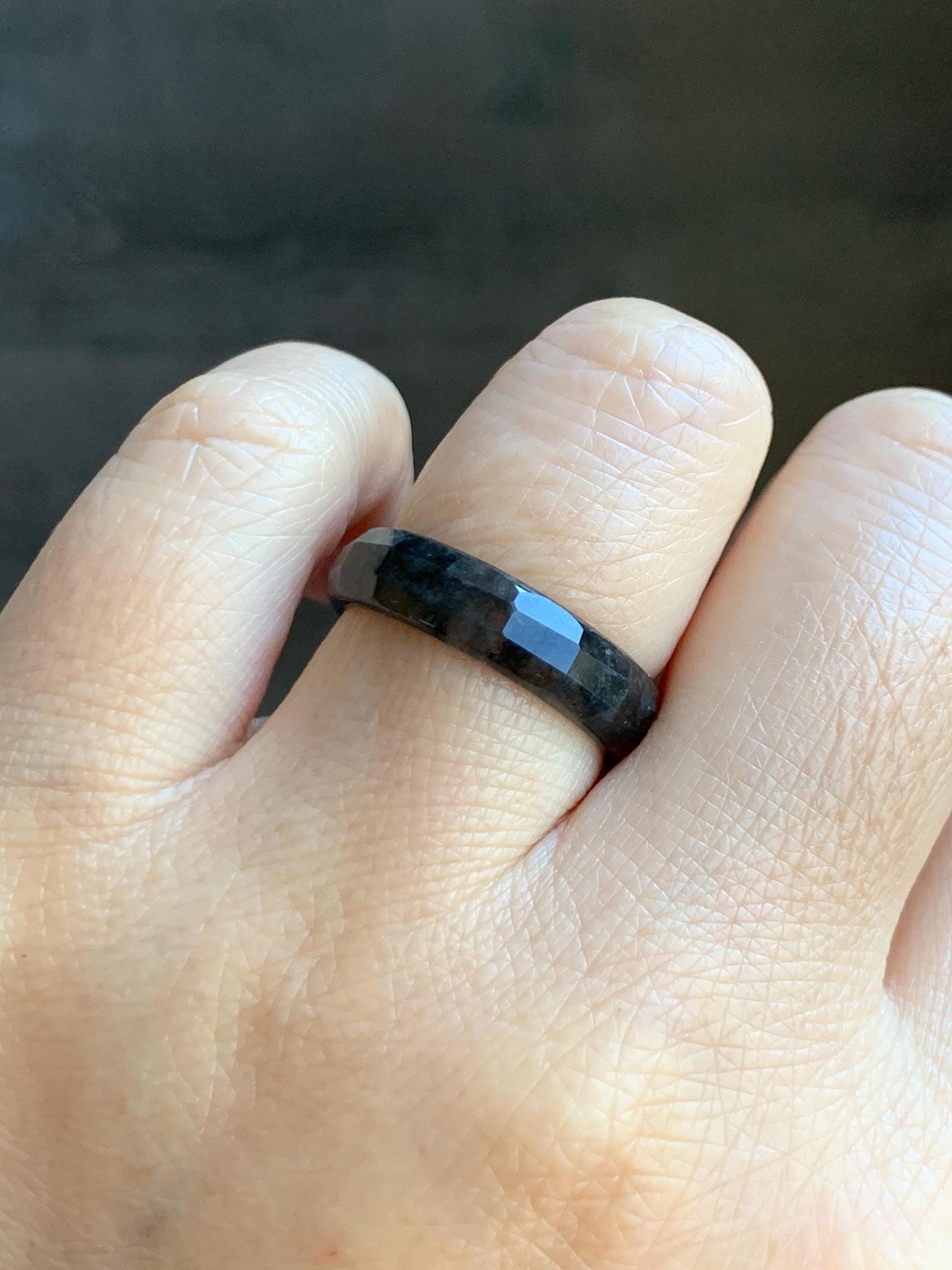 Natural Grade A Guatemalan Icy Highly Translucent Wuji Marbled Jade Jadeite Faceted Band Ring Size 7.75 US 天然冰危乌鸡翡翠切割面戒圈 WWJ220C