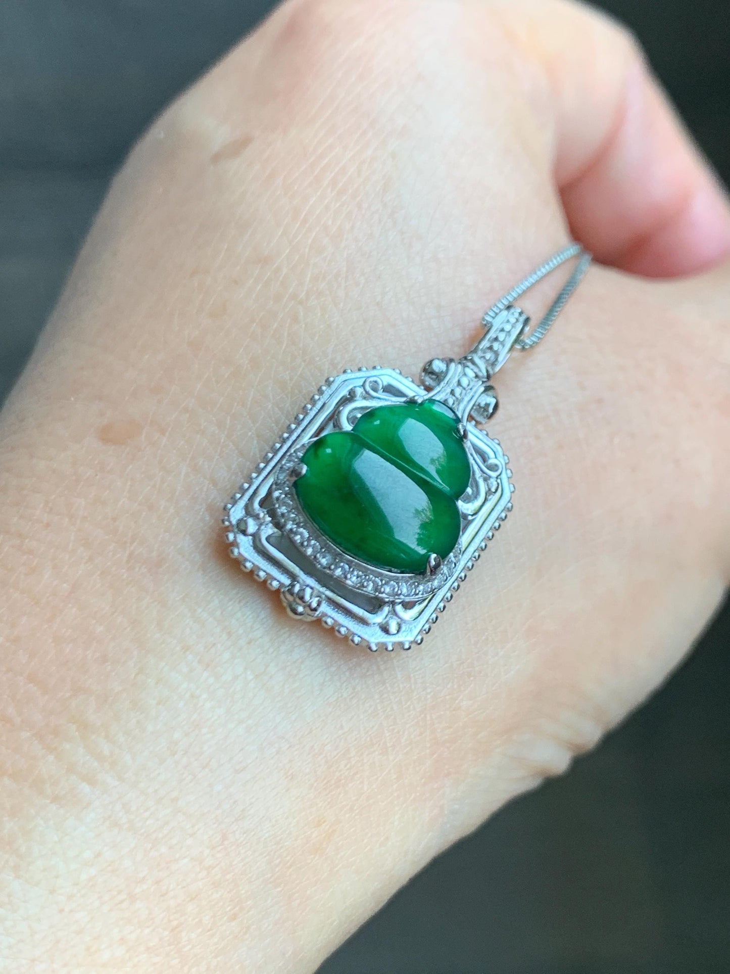 Natural Grade A Guatemalan Icy Translucent Vibrant Green Jade Jadeite Gourd Hulu Pendant Sterling Silver Mother of Pearl 天然冰危绿翡翠葫芦贝母吊坠DWG120