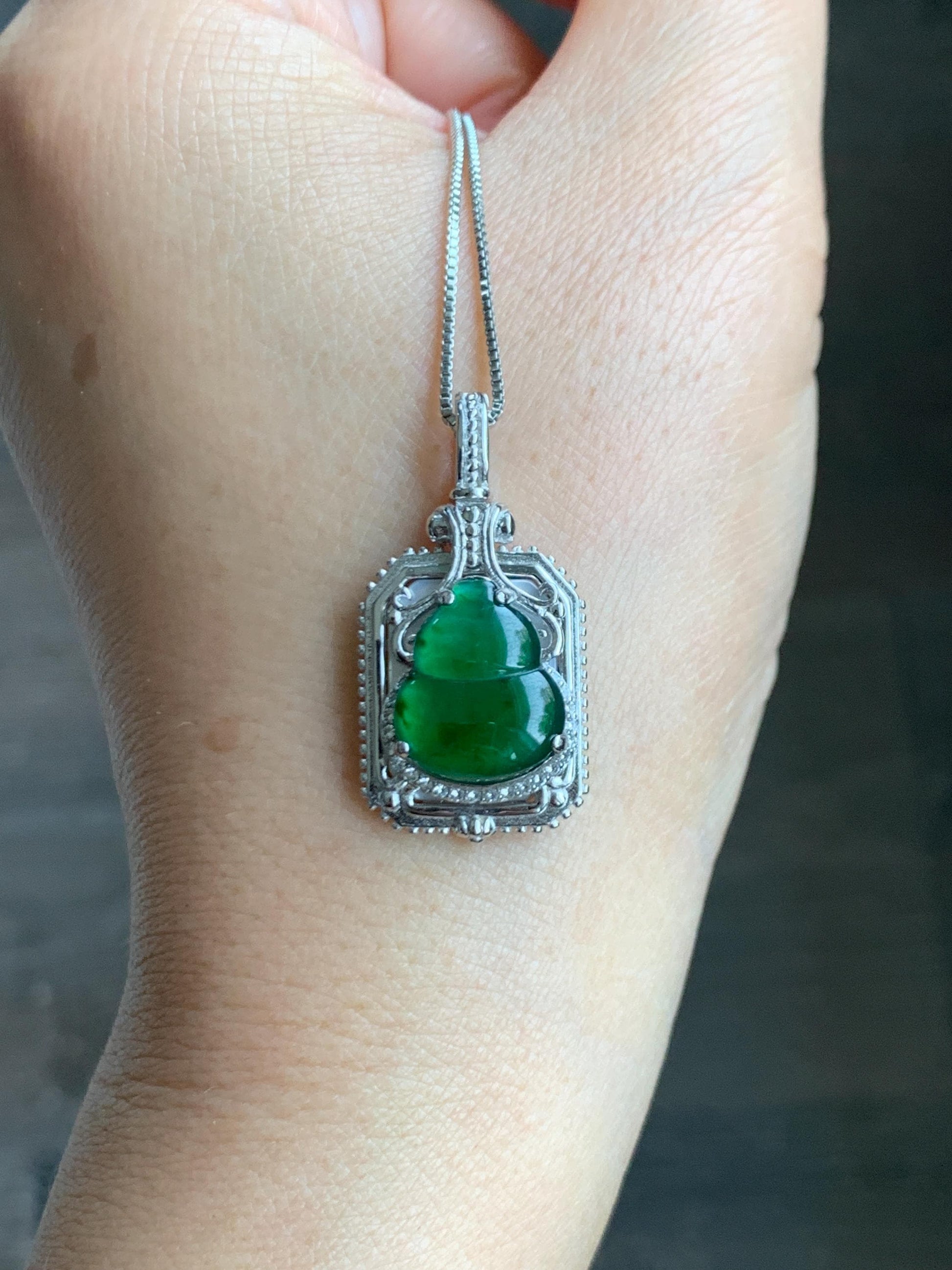 Natural Grade A Guatemalan Icy Translucent Vibrant Green Jade Jadeite Gourd Hulu Pendant Sterling Silver Mother of Pearl 天然冰危绿翡翠葫芦贝母吊坠DWG120