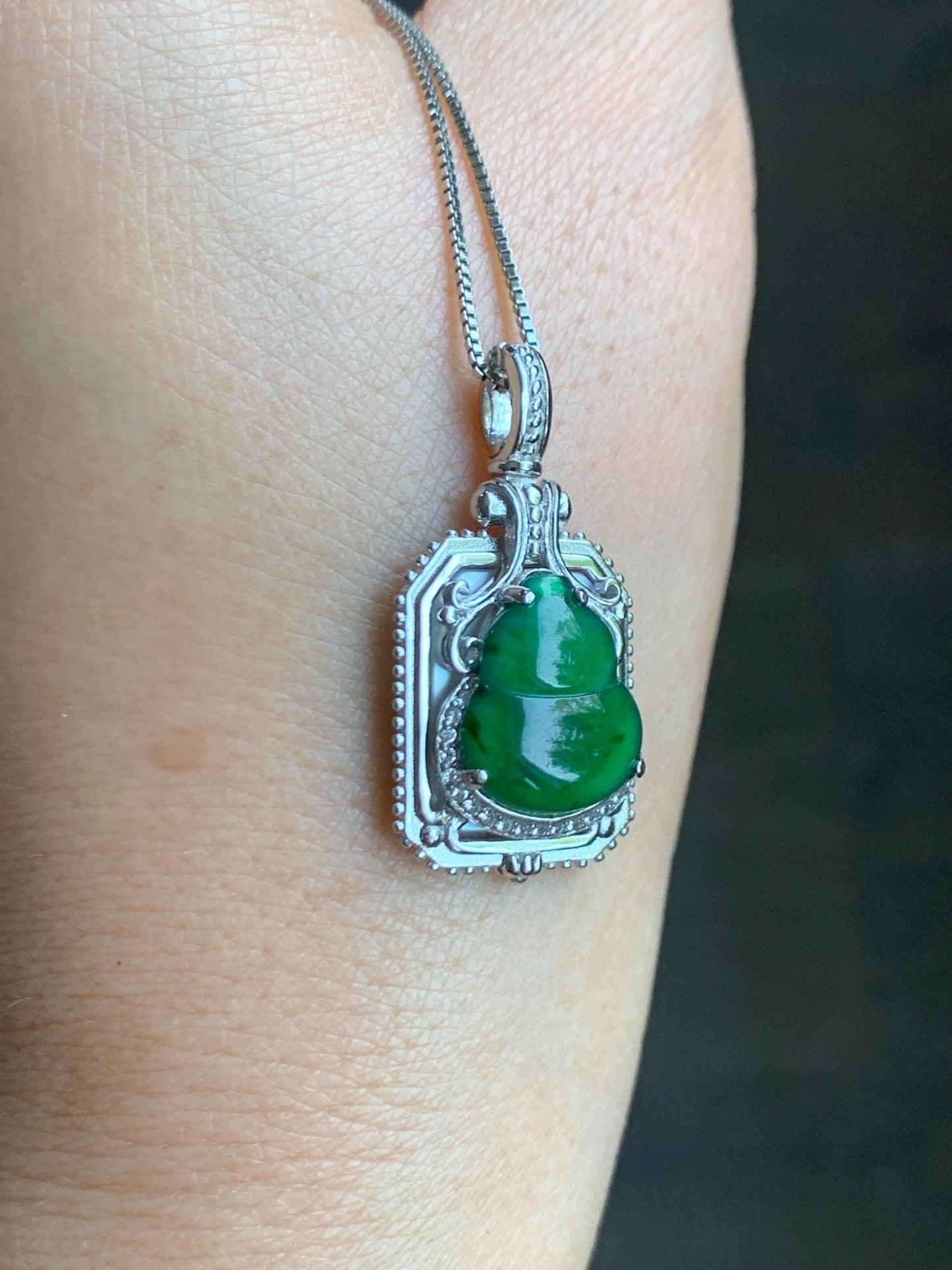Natural Grade A Guatemalan Icy Translucent Vibrant Green Jade Jadeite Gourd Hulu Pendant Sterling Silver Mother of Pearl 天然冰危绿翡翠葫芦贝母吊坠DWG120