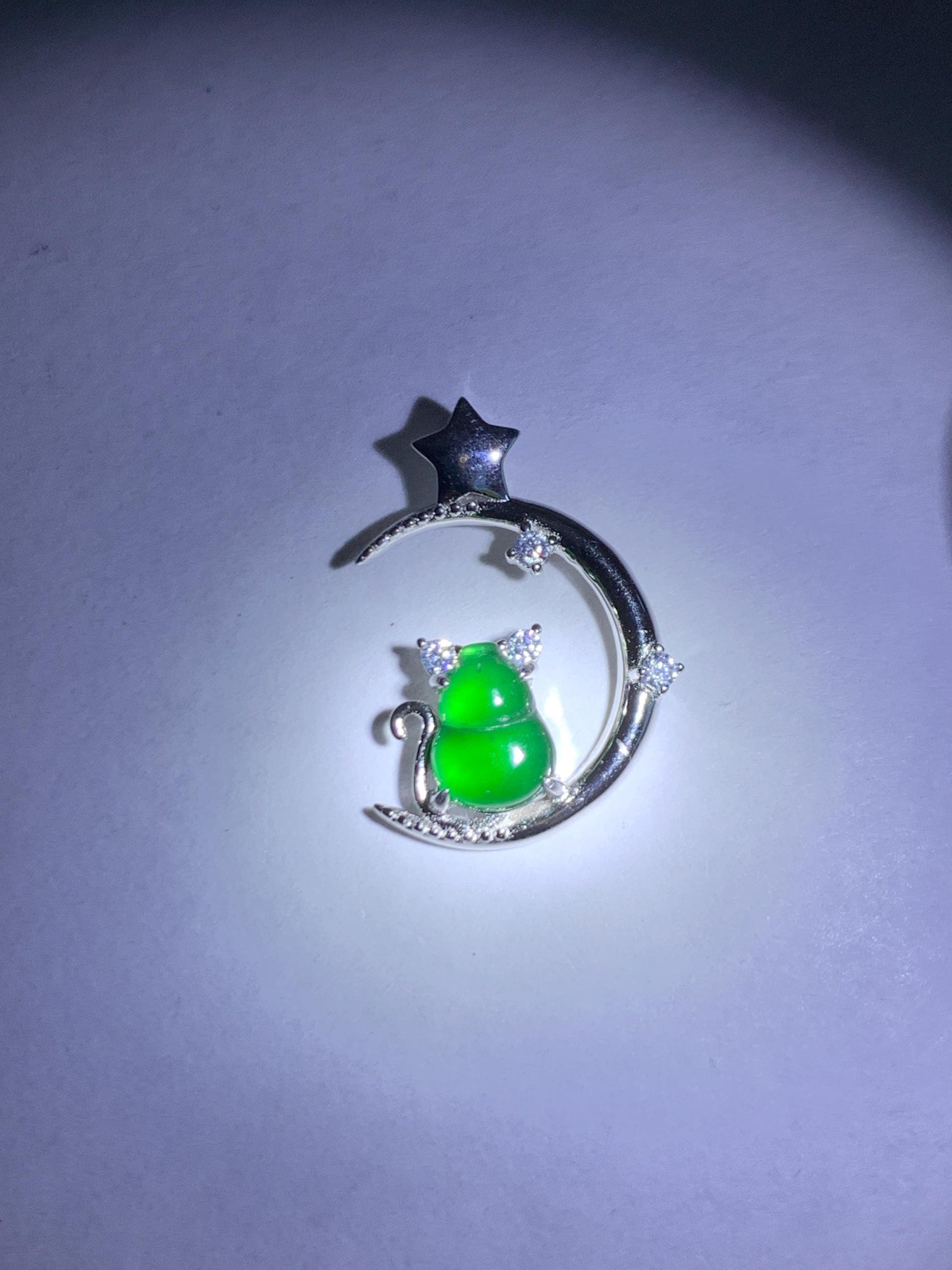 Natural Grade A Guatemalan Icy Translucent Vibrant Green Jade Jadeite Gourd Cat Crescent Moon Pendant Sterling Silver 天然冰危绿葫芦翡翠猫咪月亮吊坠 YLM74