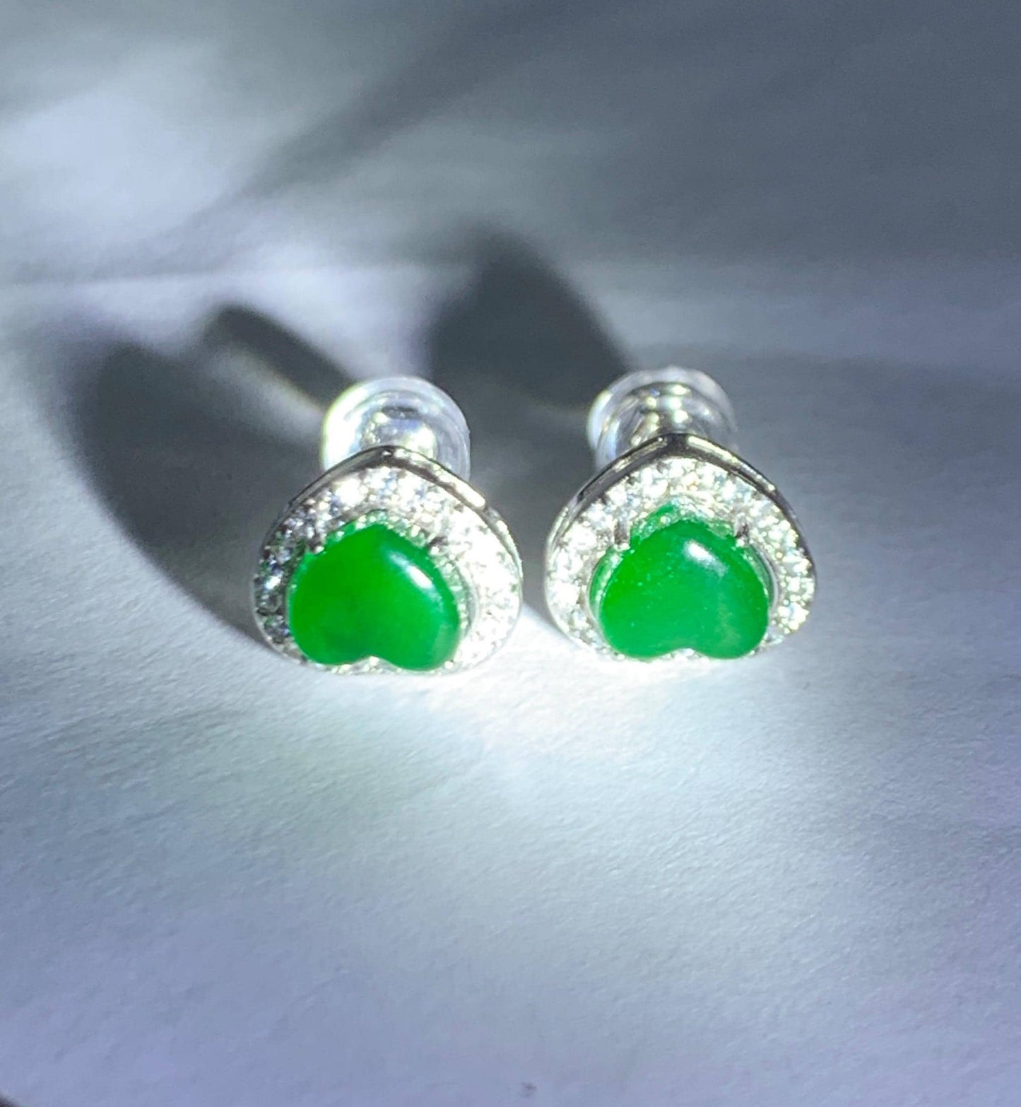 Natural Grade A Guatemalan Icy Translucent Vibrant Green Jade Jadeite Heart Halo Stud Earrings Sterling Silver 天然冰危绿翡翠爱心银耳钉 AXD110