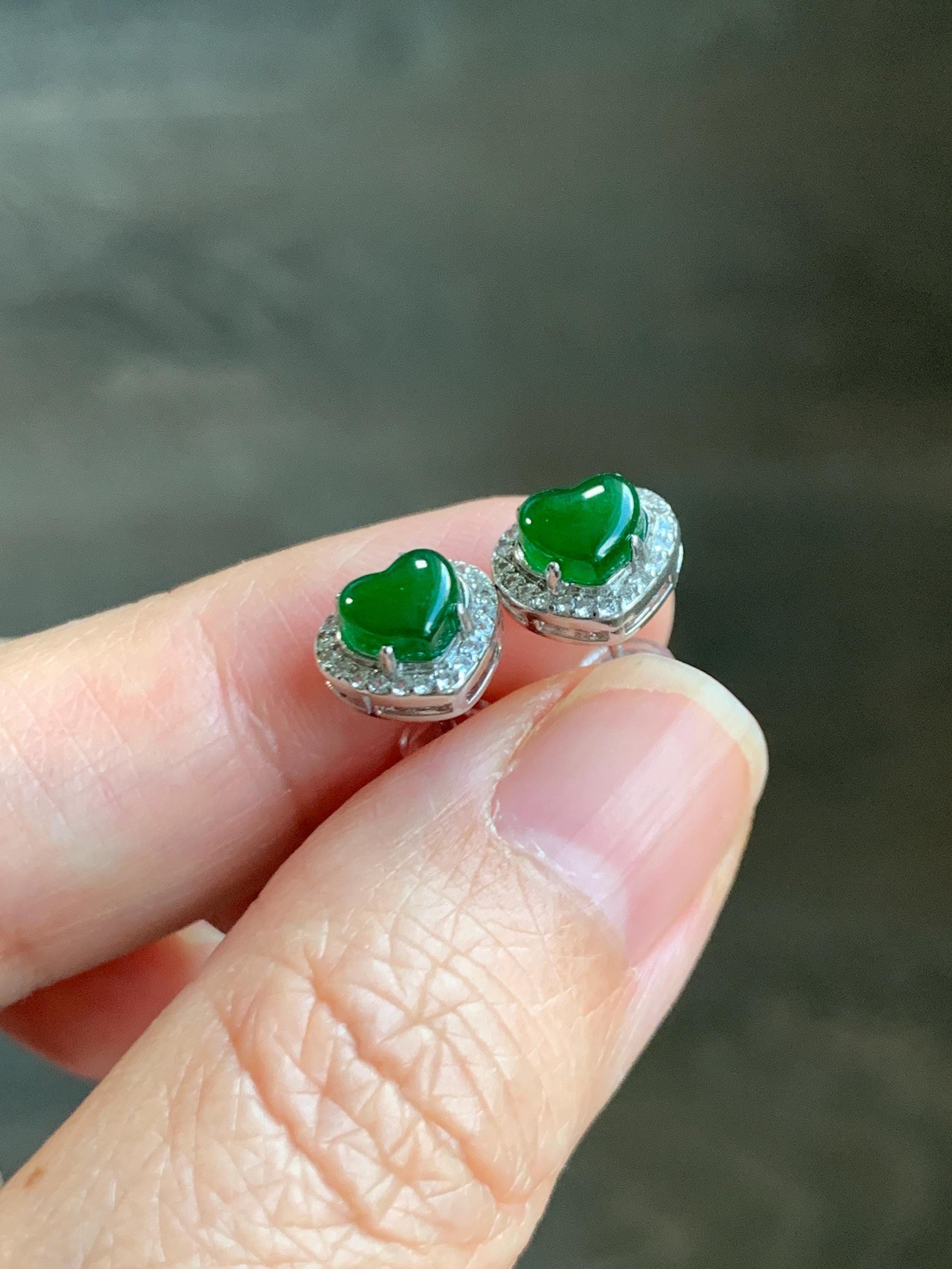 Natural Grade A Guatemalan Icy Translucent Vibrant Green Jade Jadeite Heart Halo Stud Earrings Sterling Silver 天然冰危绿翡翠爱心银耳钉 AXD110
