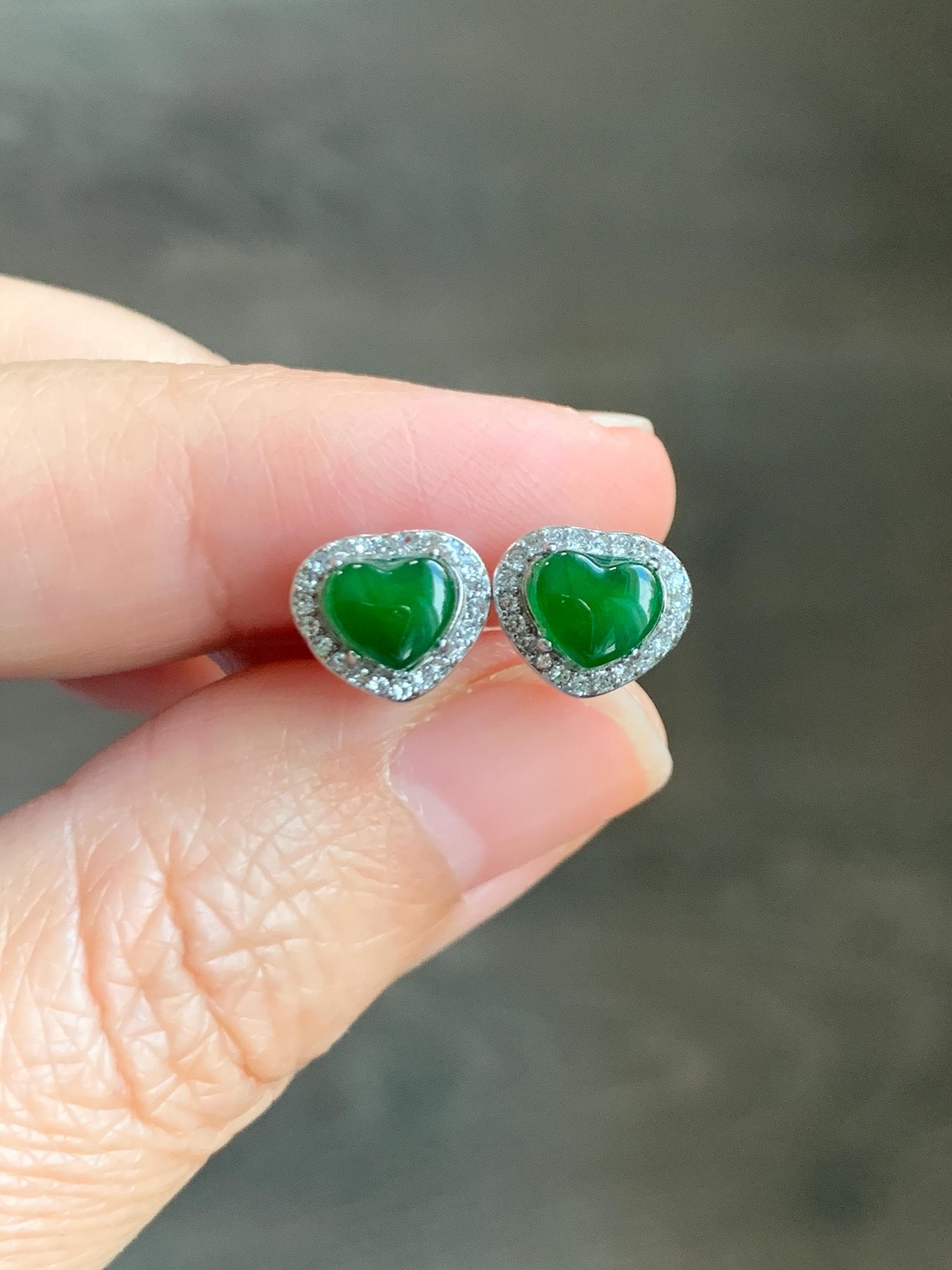 Natural Grade A Guatemalan Icy Translucent Vibrant Green Jade Jadeite Heart Halo Stud Earrings Sterling Silver 天然冰危绿翡翠爱心银耳钉 AXD110