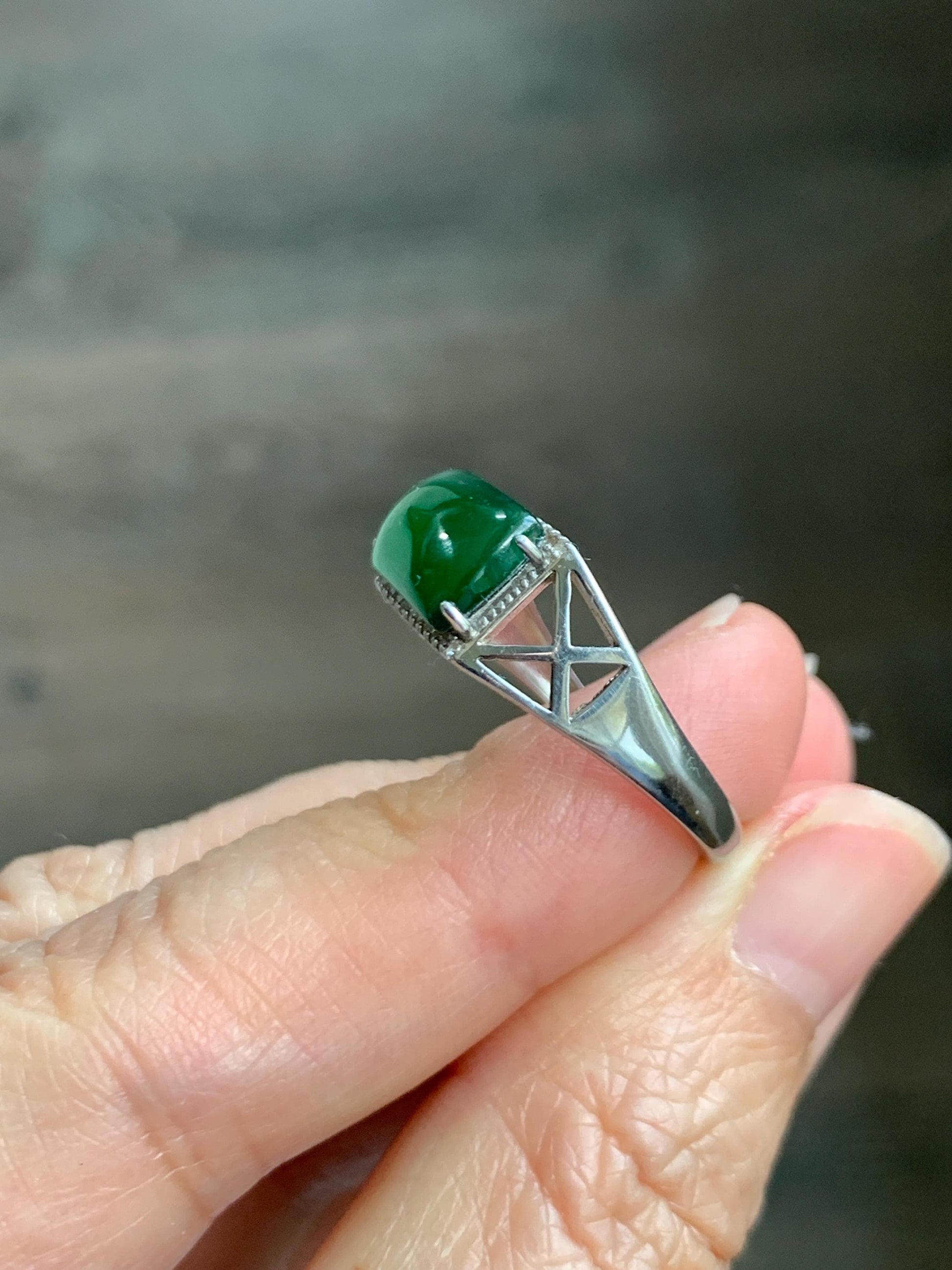 Natural Grade A Guatemalan Icy Translucent Vibrant Green Jade Jadeite Saddle Ring Sterling Silver Size 8 US Adjustable 天然冰危绿翡翠马鞍银镶戒指 LMA140