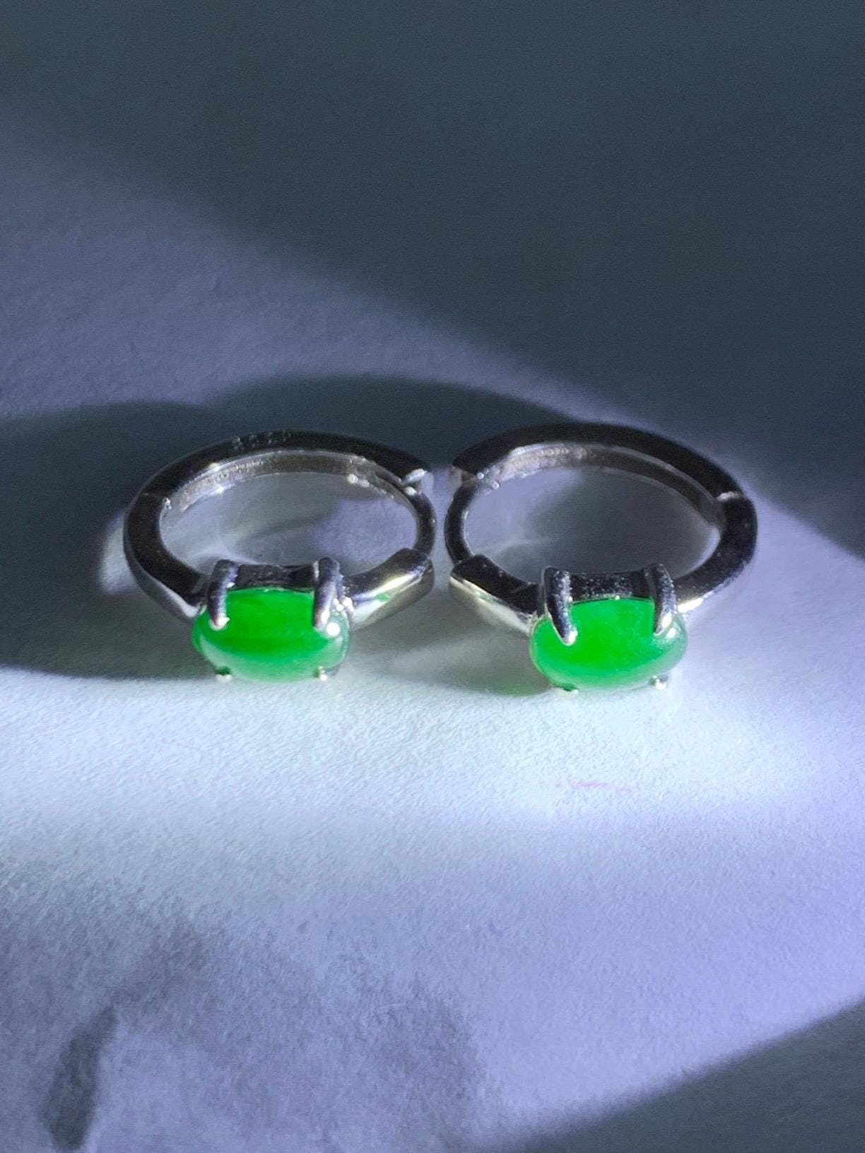 Natural Grade A Guatemalan Icy Translucent Vibrant Green Jade Jadeite Hoop Huggie Earrings Sterling Silver 天然冰危绿翡翠椭圆银镶耳包 TYBB66