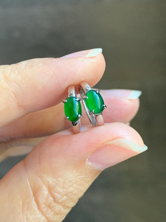 Natural Grade A Guatemalan Icy Translucent Vibrant Green Jade Jadeite Hoop Huggie Earrings Sterling Silver 天然冰危绿翡翠椭圆银镶耳包 TYBB66