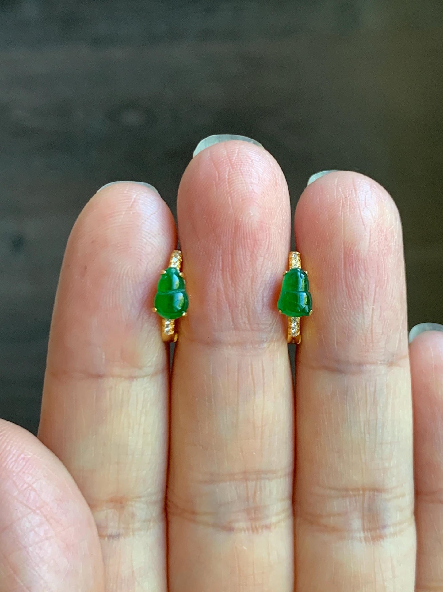 Natural Grade A Guatemalan Icy Translucent Vibrant Green Gourd Jade Jadeite Hoop Earrings Sterling Silver Yellow Gold 天然冰危绿翡翠葫芦银镶耳包 XHL68A