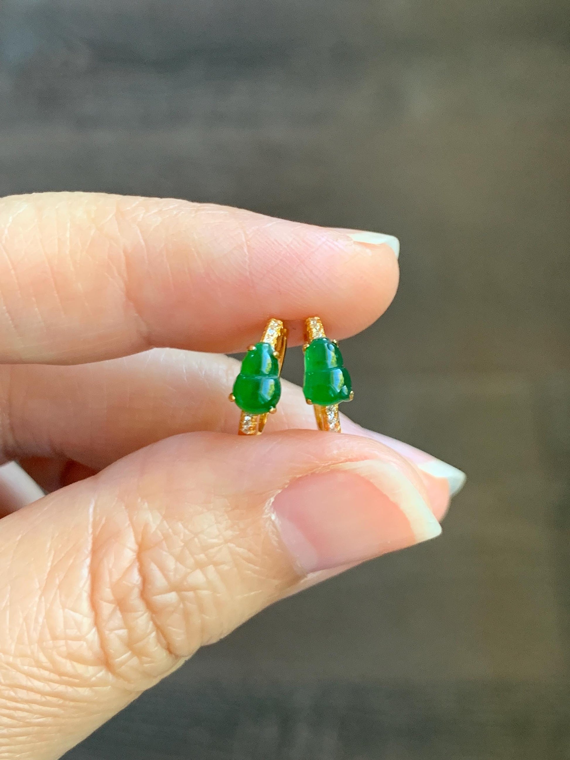 Natural Grade A Guatemalan Icy Translucent Vibrant Green Gourd Jade Jadeite Hoop Earrings Sterling Silver Yellow Gold 天然冰危绿翡翠葫芦银镶耳包 XHL68A