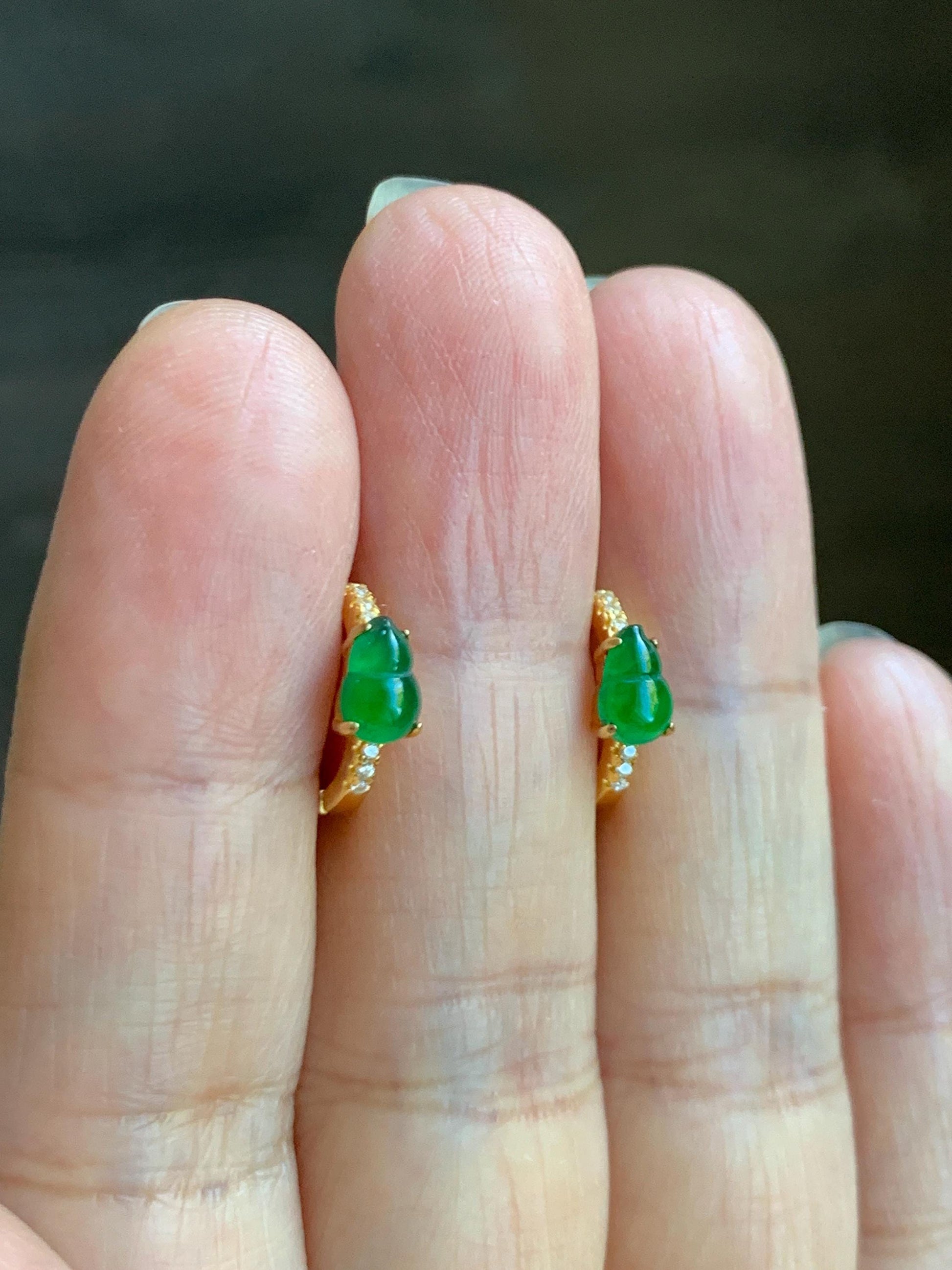 Natural Grade A Guatemalan Icy Translucent Vibrant Green Gourd Jade Jadeite Hoop Earrings Sterling Silver Yellow Gold 天然冰危绿翡翠葫芦银镶耳包 XHL68B