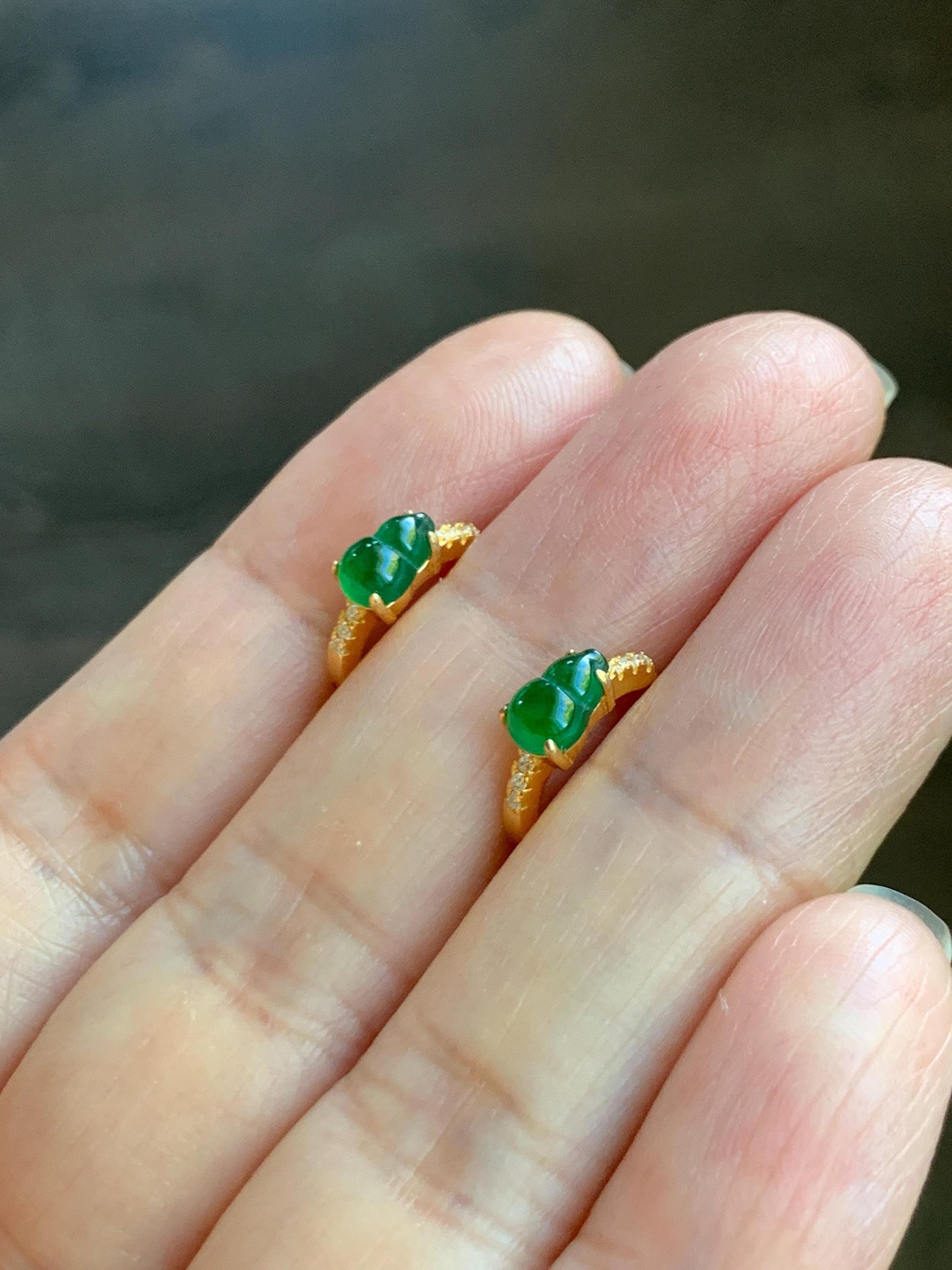 Natural Grade A Guatemalan Icy Translucent Vibrant Green Gourd Jade Jadeite Hoop Earrings Sterling Silver Yellow Gold 天然冰危绿翡翠葫芦银镶耳包 XHL68B