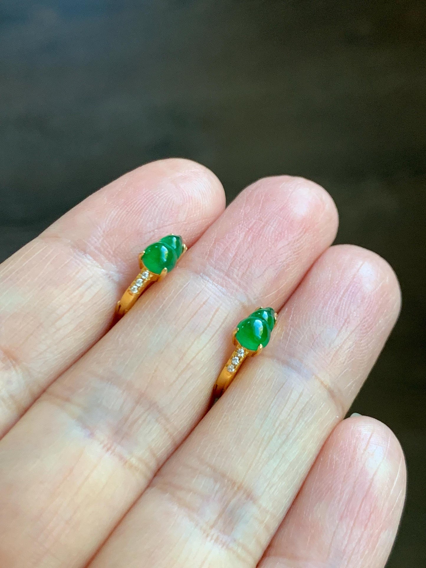 Natural Grade A Guatemalan Icy Translucent Vibrant Green Gourd Jade Jadeite Hoop Earrings Sterling Silver Yellow Gold 天然冰危绿翡翠葫芦银镶耳包 XHL68B