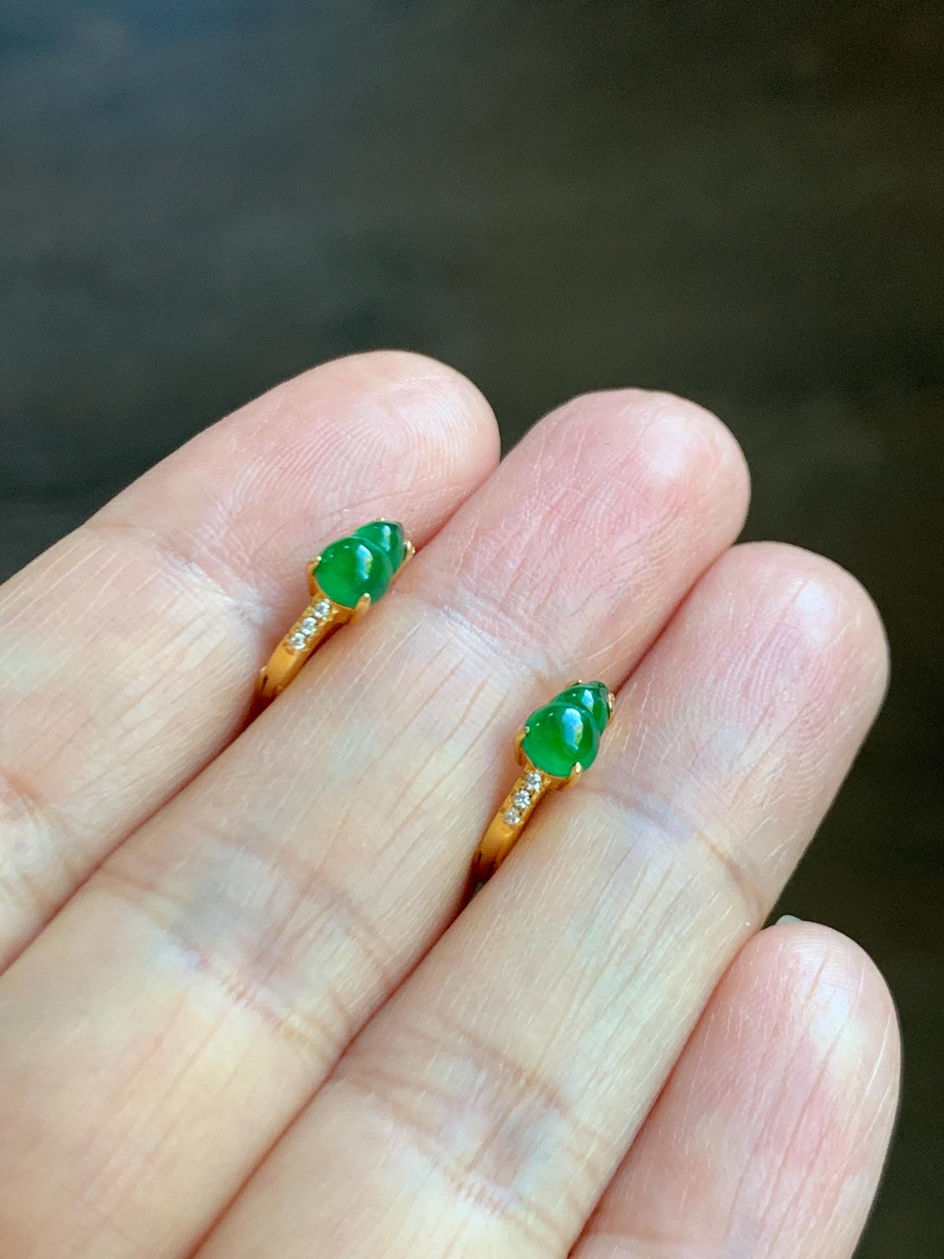 Natural Grade A Guatemalan Icy Translucent Vibrant Green Gourd Jade Jadeite Hoop Earrings Sterling Silver Yellow Gold 天然冰危绿翡翠葫芦银镶耳包 XHL68B