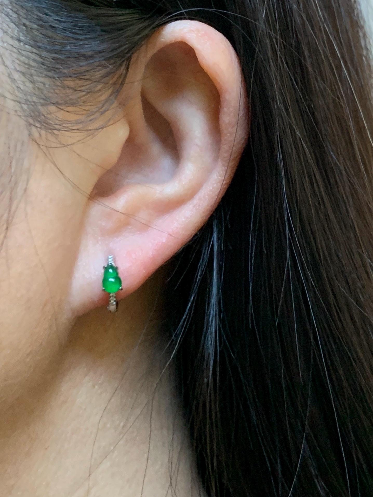 Natural Grade A Guatemalan Icy Translucent Vibrant Green Gourd Jade Jadeite Huggie Hoop Earrings Sterling Silver 天然冰危绿翡翠葫芦银镶耳包 XHL68C