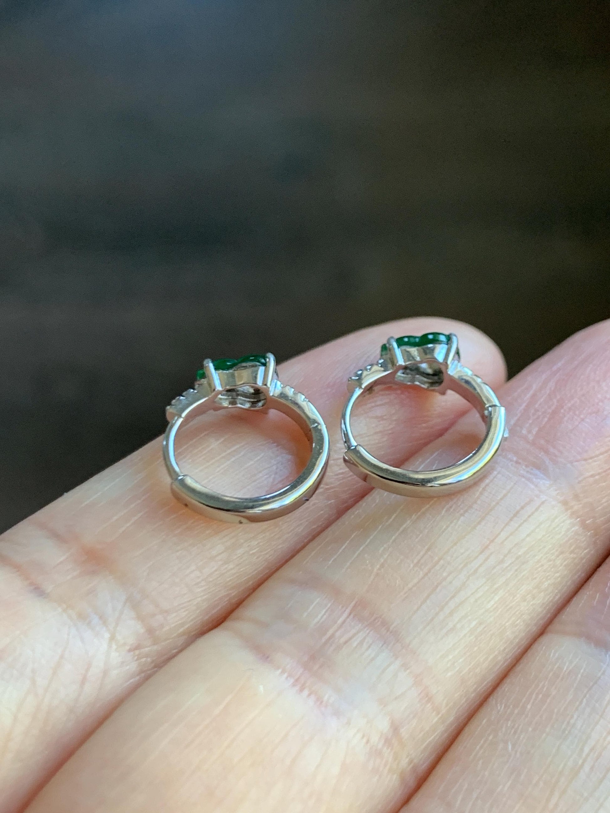 Natural Grade A Guatemalan Icy Translucent Vibrant Green Gourd Jade Jadeite Huggie Hoop Earrings Sterling Silver 天然冰危绿翡翠葫芦银镶耳包 XHL68C