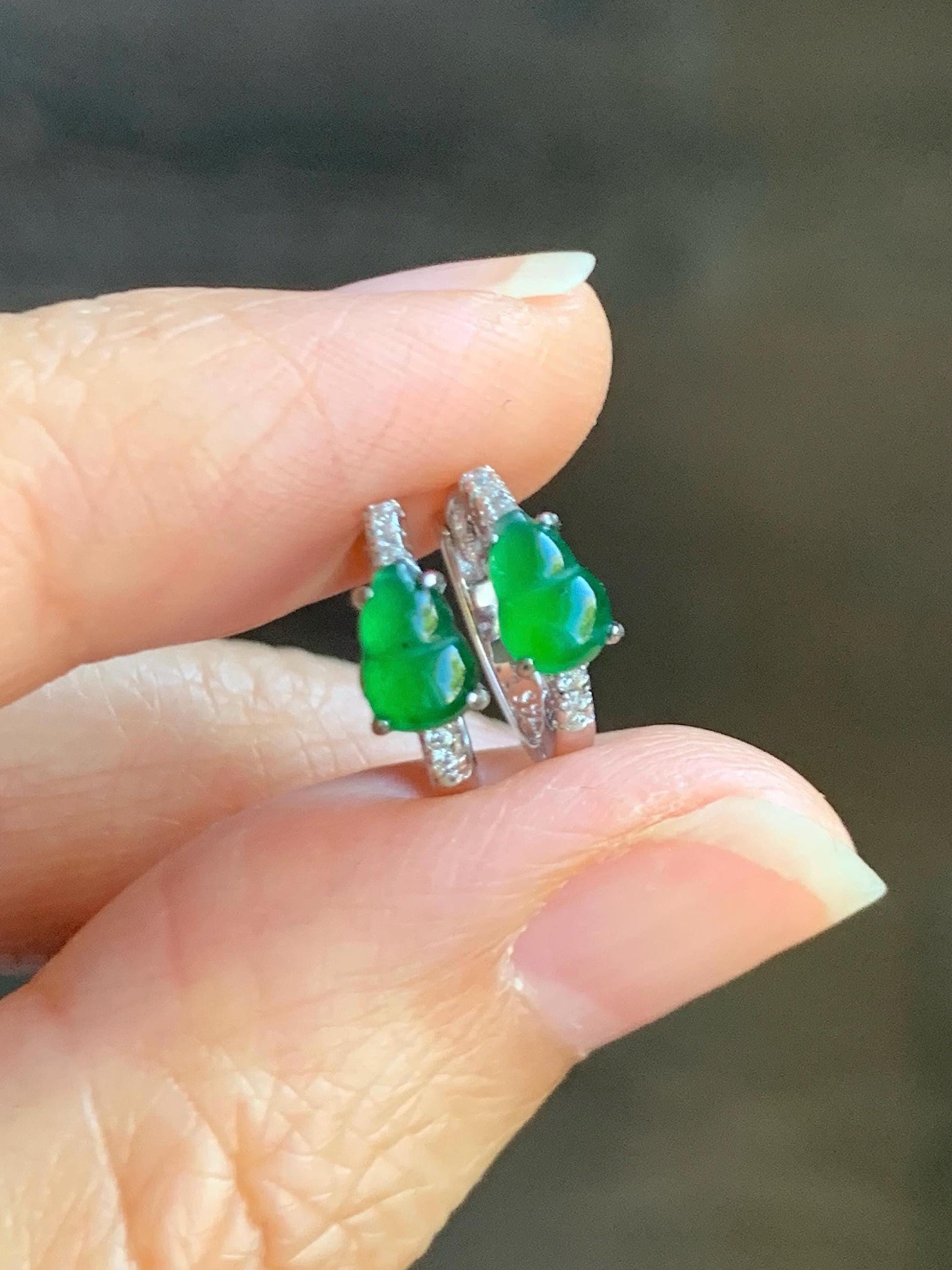 Natural Grade A Guatemalan Icy Translucent Vibrant Green Gourd Jade Jadeite Huggie Hoop Earrings Sterling Silver 天然冰危绿翡翠葫芦银镶耳包 XHL68C