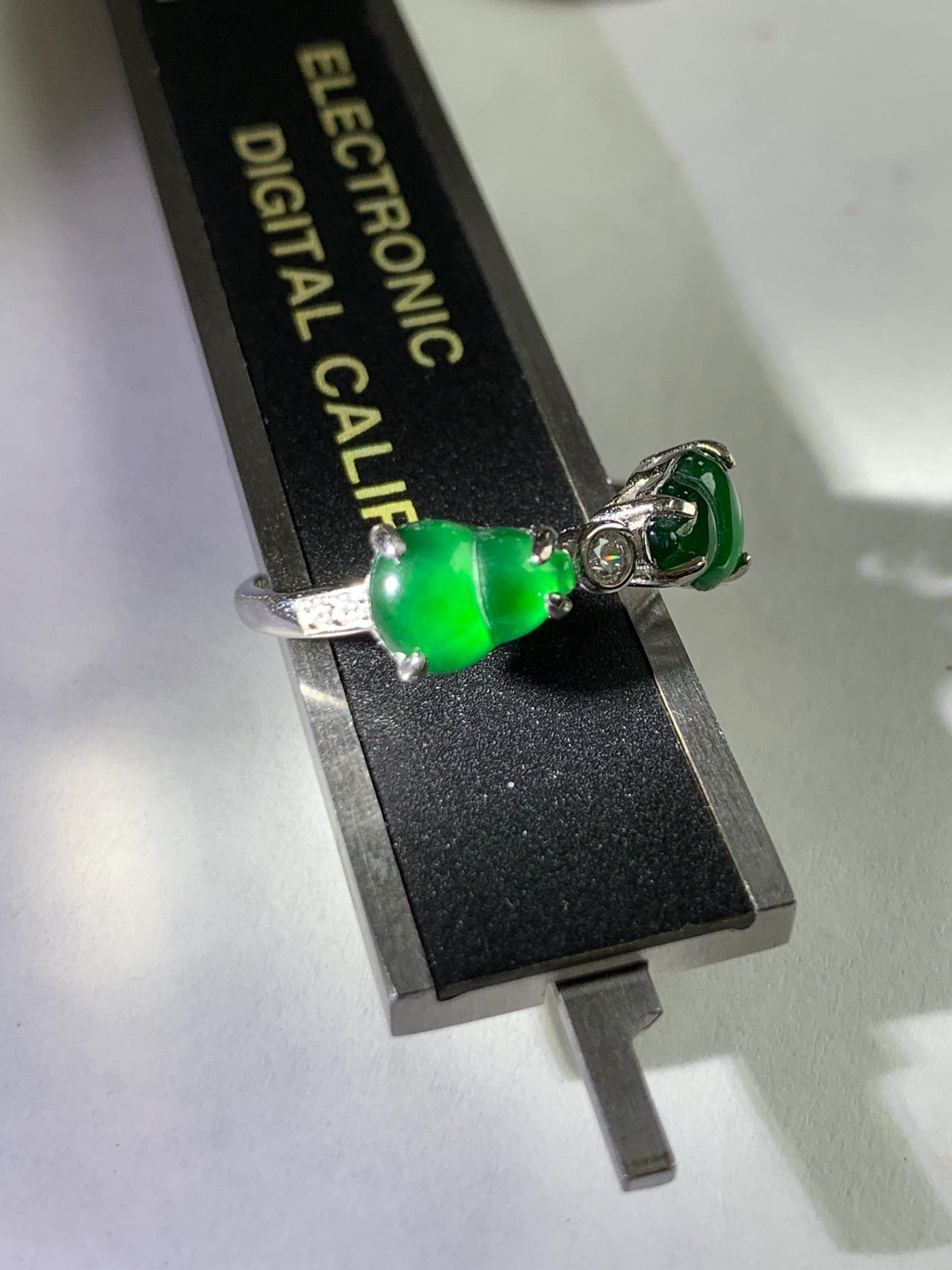 Natural Grade A Guatemalan Icy Translucent Vibrant Green Jade Jadeite Gourd Hulu Ring Sterling Silver Size 7 Adjustable 天然冰危绿翡翠双葫芦戒指 SLH130