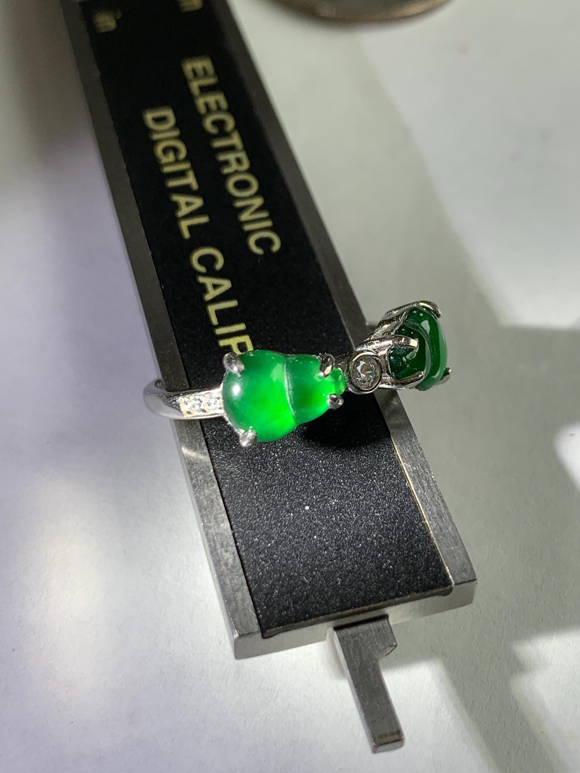 Natural Grade A Guatemalan Icy Translucent Vibrant Green Jade Jadeite Gourd Hulu Ring Sterling Silver Size 7 Adjustable 天然冰危绿翡翠双葫芦戒指 SLH130