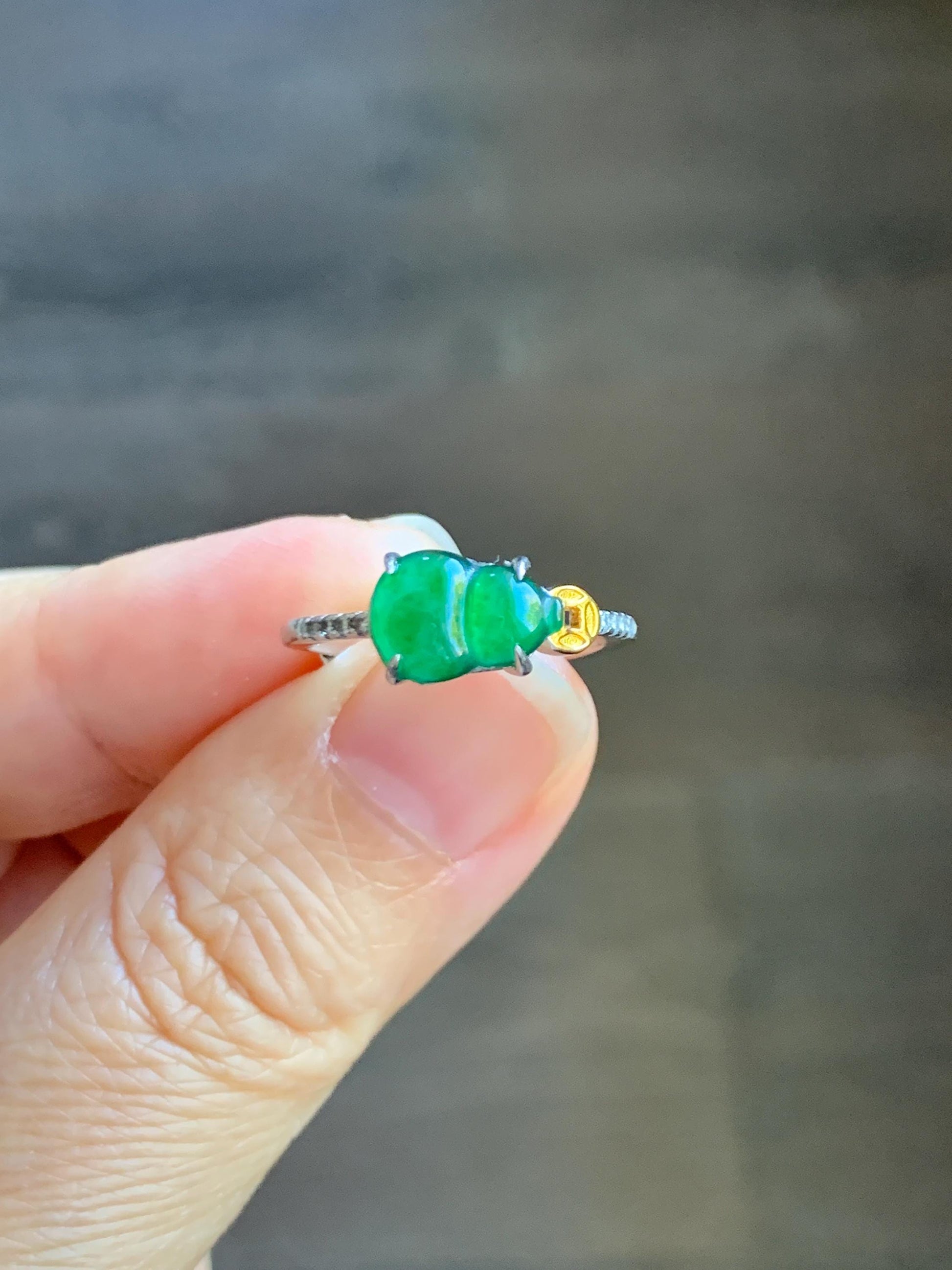 Natural Grade A Guatemalan Icy Translucent Vibrant Green Jade Jadeite Hulu Gourd Ring Sterling Silver Size Adjustable 天然冰危绿翡翠葫芦银镶戒指 LHL85