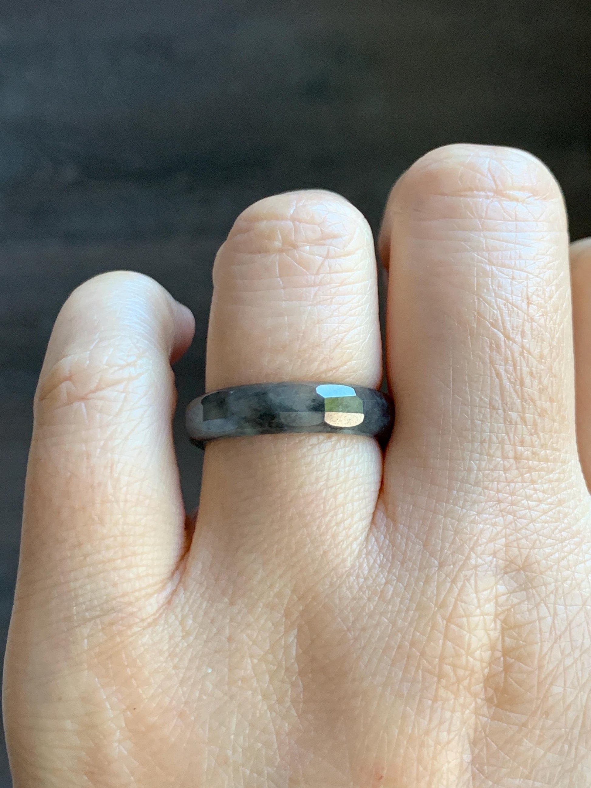 Natural Grade A Guatemalan Icy Highly Translucent Wuji Marbled Jade Jadeite Faceted Band Ring Size 7.5 US 天然冰危乌鸡翡翠切割面戒圈 WWJ220B