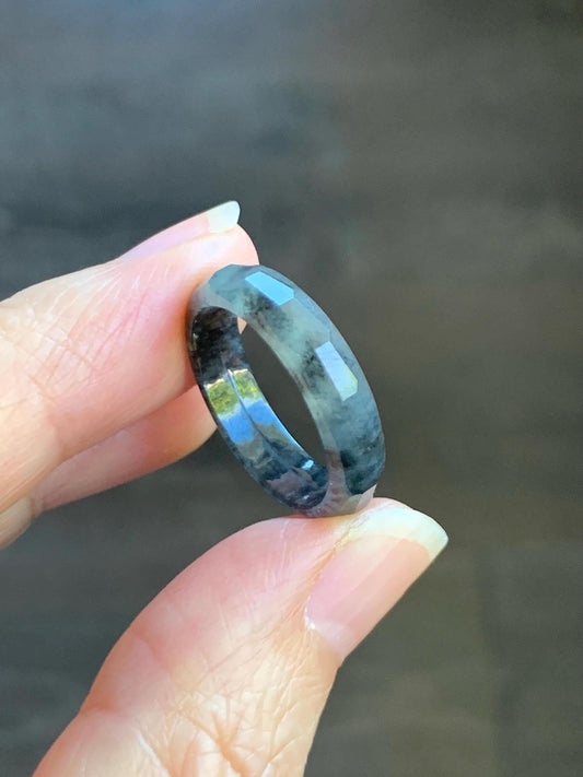 Natural Grade A Guatemalan Icy Highly Translucent Wuji Marbled Jade Jadeite Faceted Band Ring Size 7.5 US 天然冰危乌鸡翡翠切割面戒圈 WWJ220B