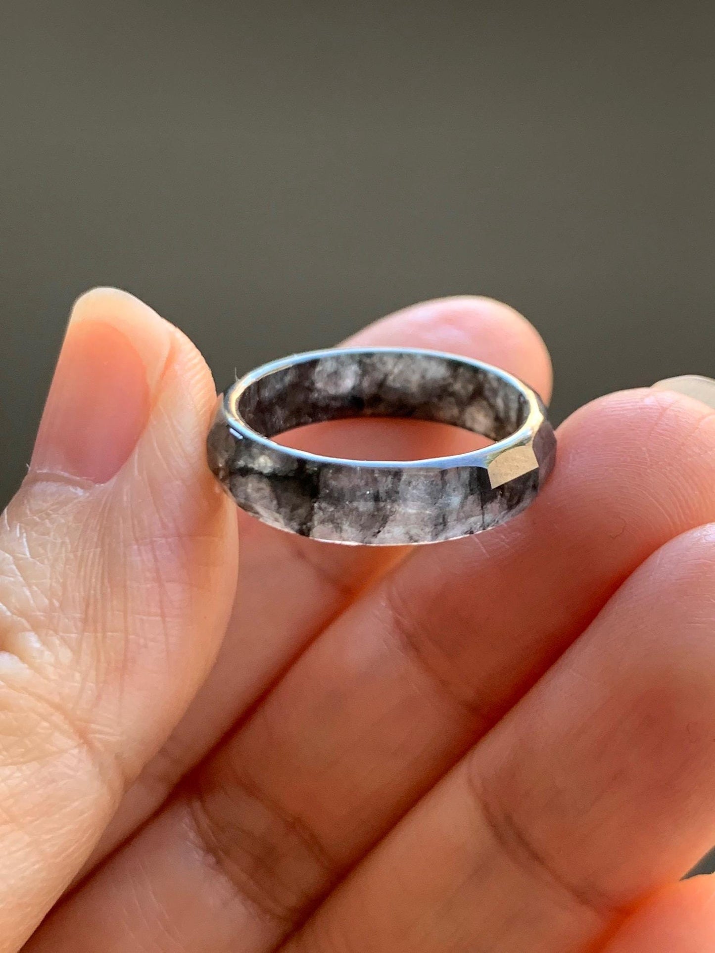 Natural Grade A Guatemalan Icy Highly Translucent Wuji Marbled Jade Jadeite Faceted Band Ring Size 7.75 US 天然冰危乌鸡翡翠切割面戒圈 WWJ220C