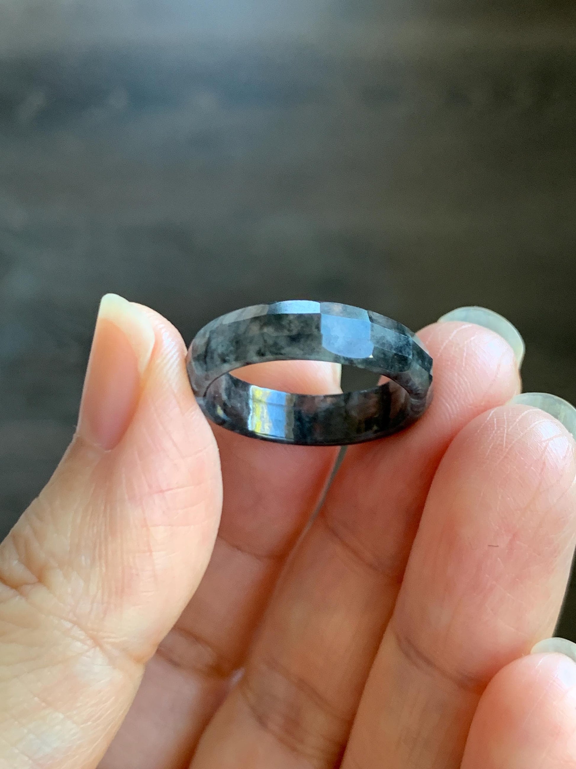 Natural Grade A Guatemalan Icy Highly Translucent Wuji Marbled Jade Jadeite Faceted Band Ring Size 7.75 US 天然冰危乌鸡翡翠切割面戒圈 WWJ220C