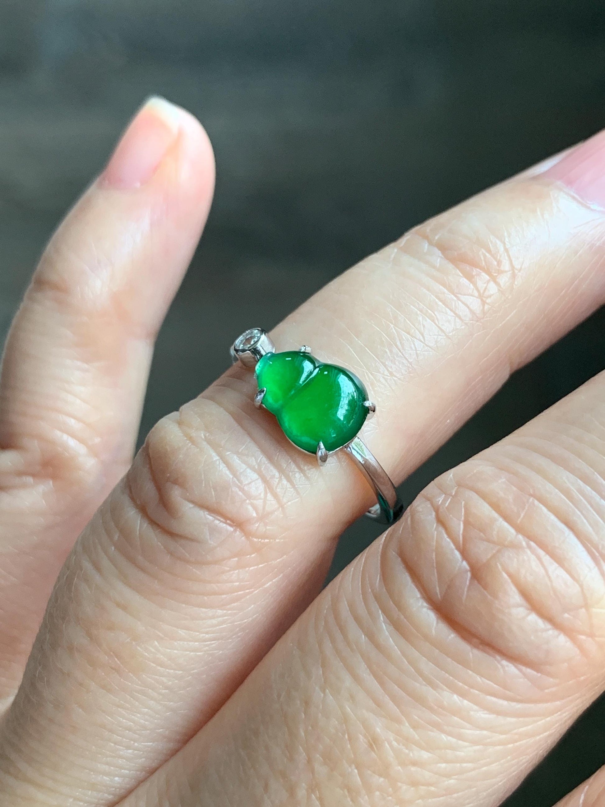Natural Grade A Guatemalan Icy Translucent Vibrant Green Jade Jadeite Hulu Gourd Ring Sterling Silver Size 6 Adjustable 天然冰危绿翡翠葫芦银镶戒指 KKH99
