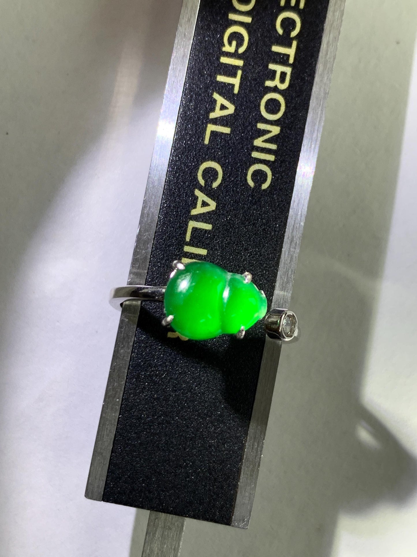 Natural Grade A Guatemalan Icy Translucent Vibrant Green Jade Jadeite Hulu Gourd Ring Sterling Silver Size 6 Adjustable 天然冰危绿翡翠葫芦银镶戒指 KKH99