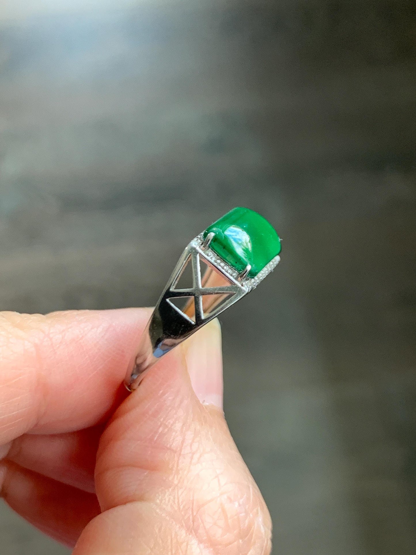 Natural Grade A Guatemalan Icy Translucent Vibrant Green Jade Jadeite Saddle Ring Sterling Silver Size 8 US Adjustable 天然冰危绿翡翠马鞍银镶戒指 LMA140