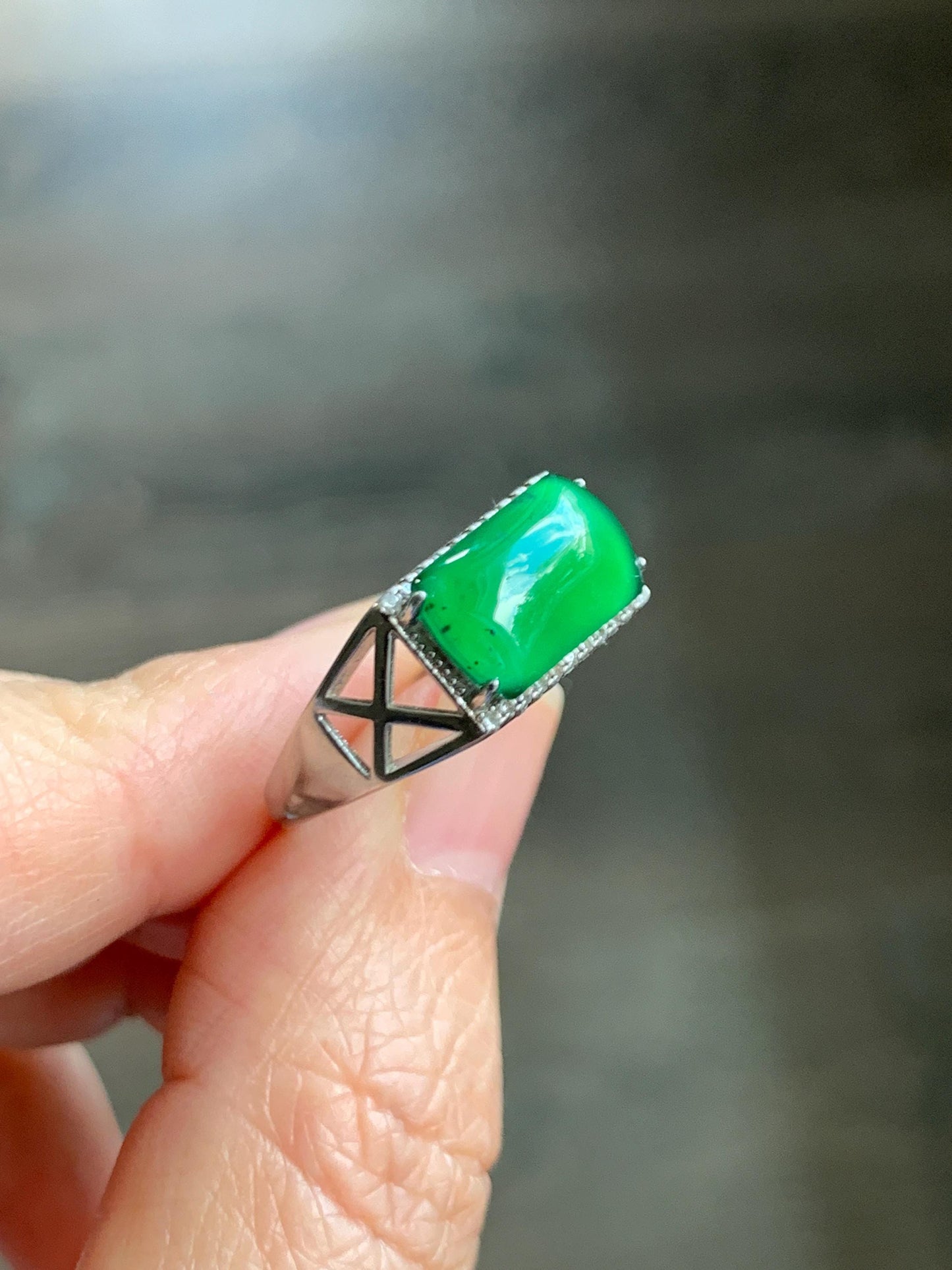 Natural Grade A Guatemalan Icy Translucent Vibrant Green Jade Jadeite Saddle Ring Sterling Silver Size 8 US Adjustable 天然冰危绿翡翠马鞍银镶戒指 LMA140