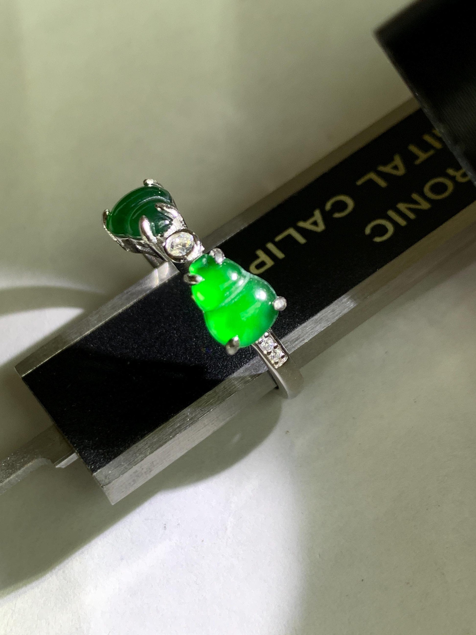 Natural Grade A Guatemalan Icy Translucent Vibrant Green Jade Jadeite Gourd Hulu Ring Sterling Silver Size 7 Adjustable 天然冰危绿翡翠双葫芦戒指 SLH130